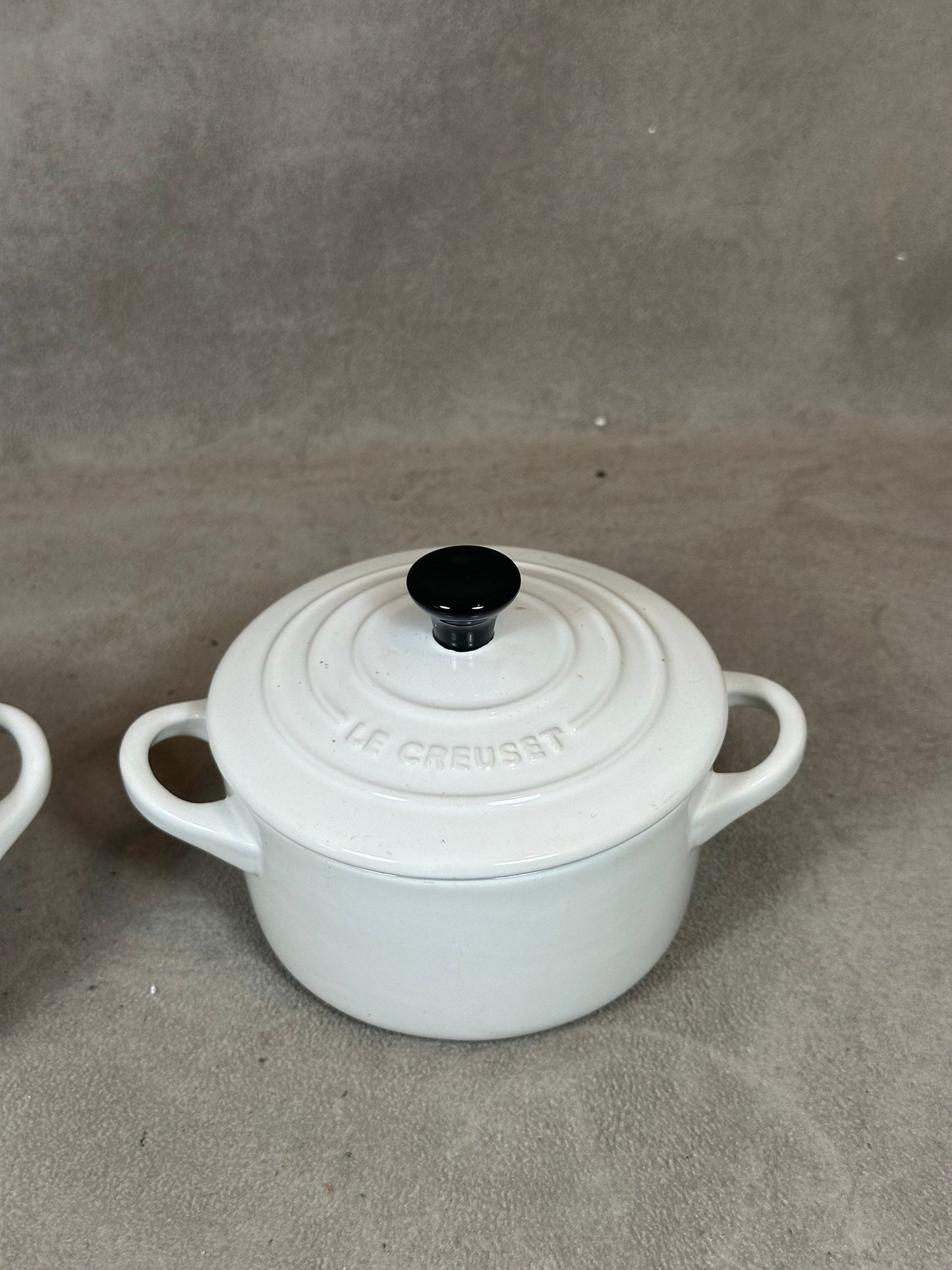 Lot de 2 mini-cocotte  blanche Le Creuset  en terre cuite Made in France