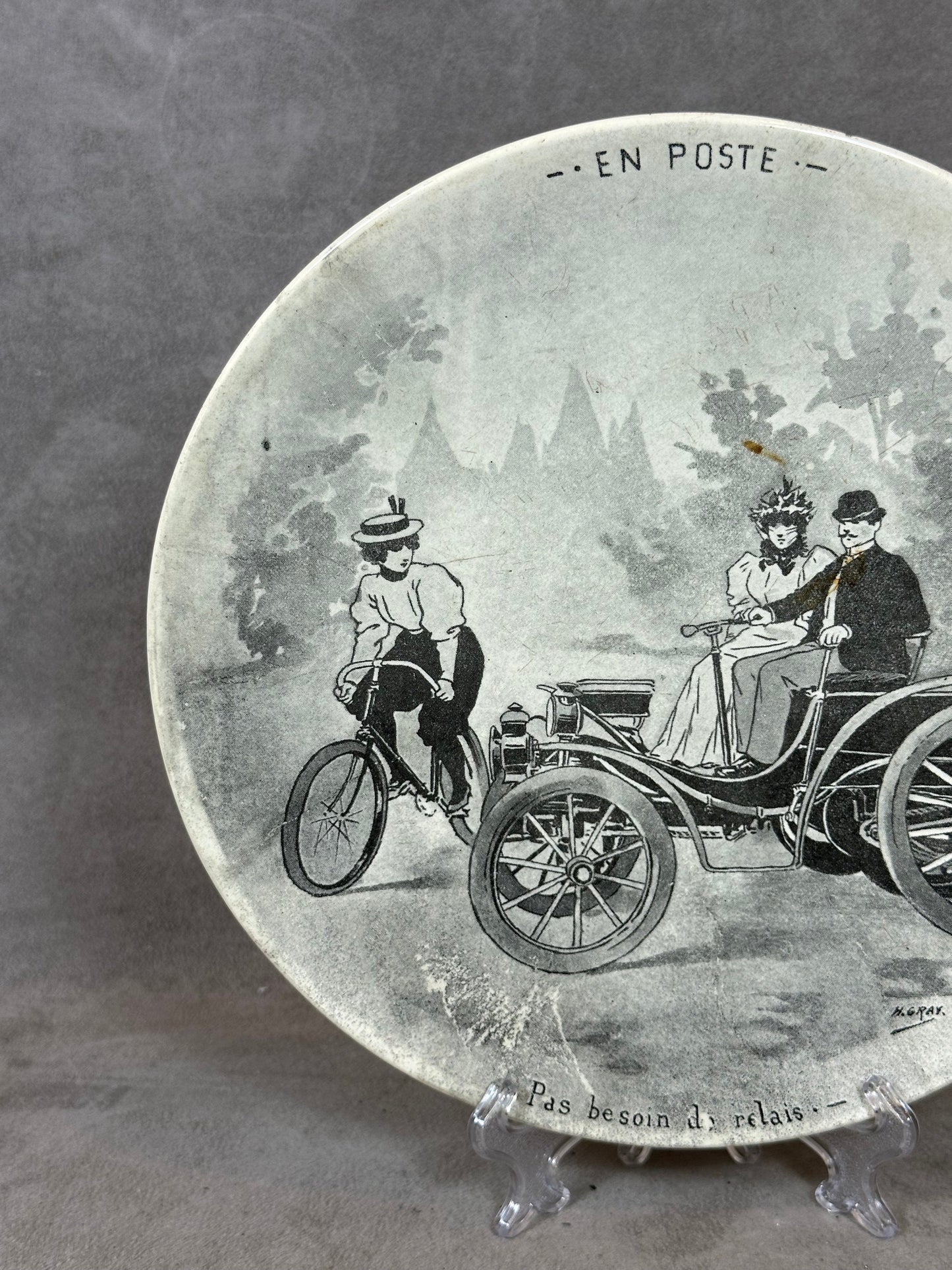 Ancienne assiette en faïence de Sarreguemines UC Sur le thème du Vélo Série illustrée par H.Gray En Poste - Pas besoin de relais