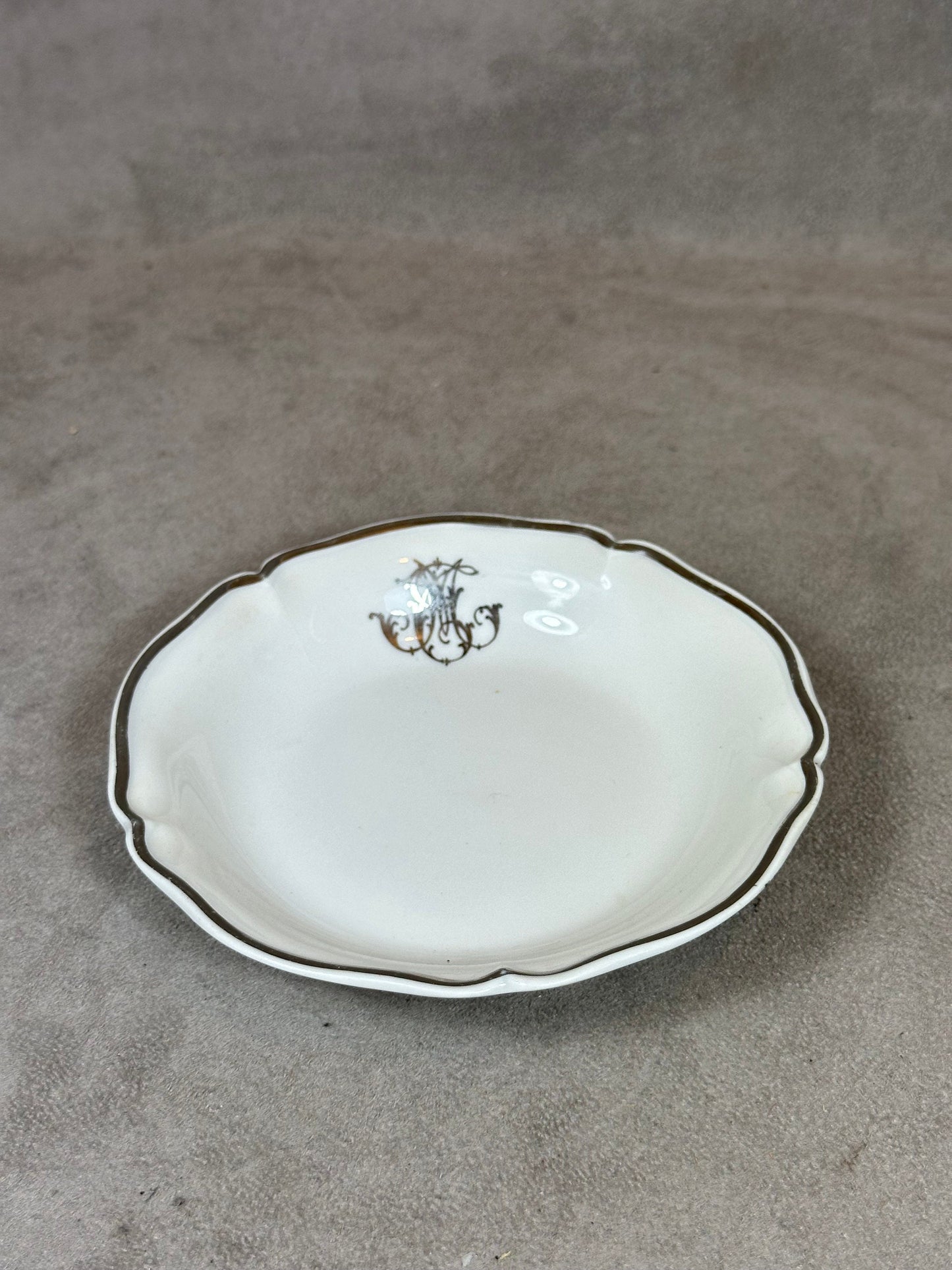 Cendrier Vide Poche en Porcelaine par Raflin Limoges, Monogramme MT, Made in France, Vintage 1980