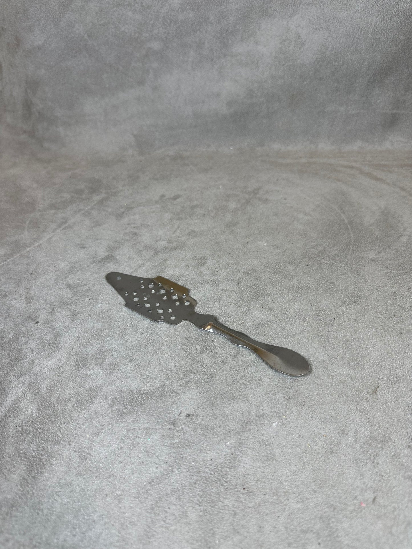 Ancienne cuillère à absinthe en metal extra blanc vintage 1900 Made in France