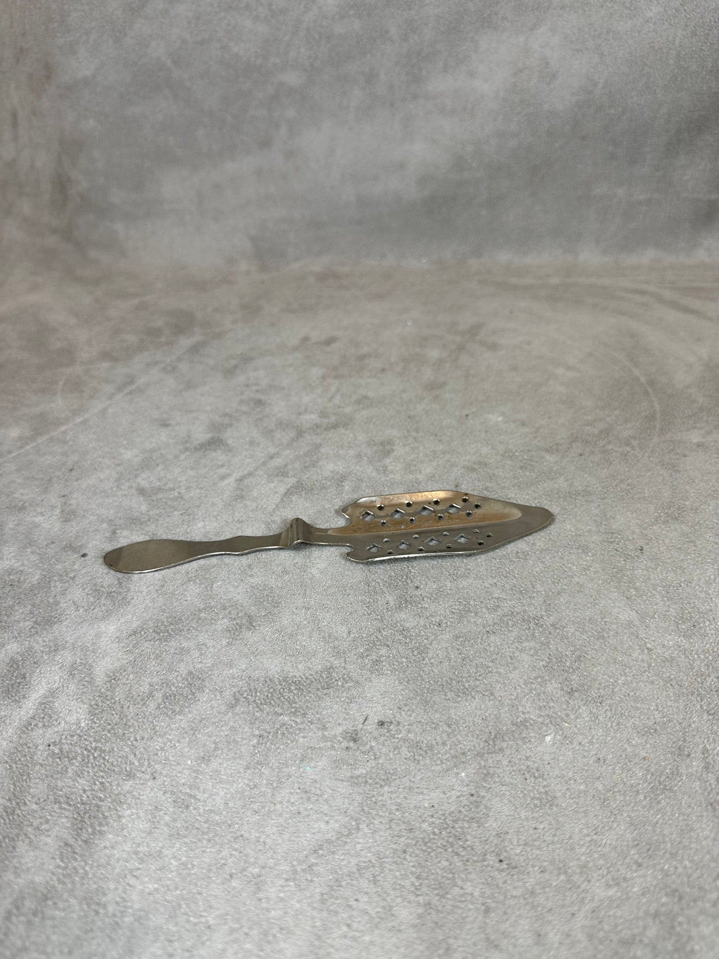 Ancienne cuillère à absinthe en metal extra blanc vintage 1900 Made in France