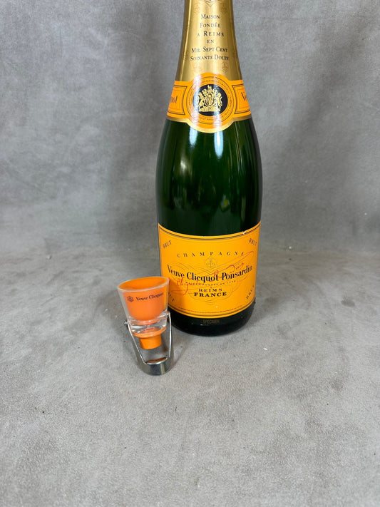 Trendy line stopper for opened bottles of Veuve Cliquot Ponsardin champagne