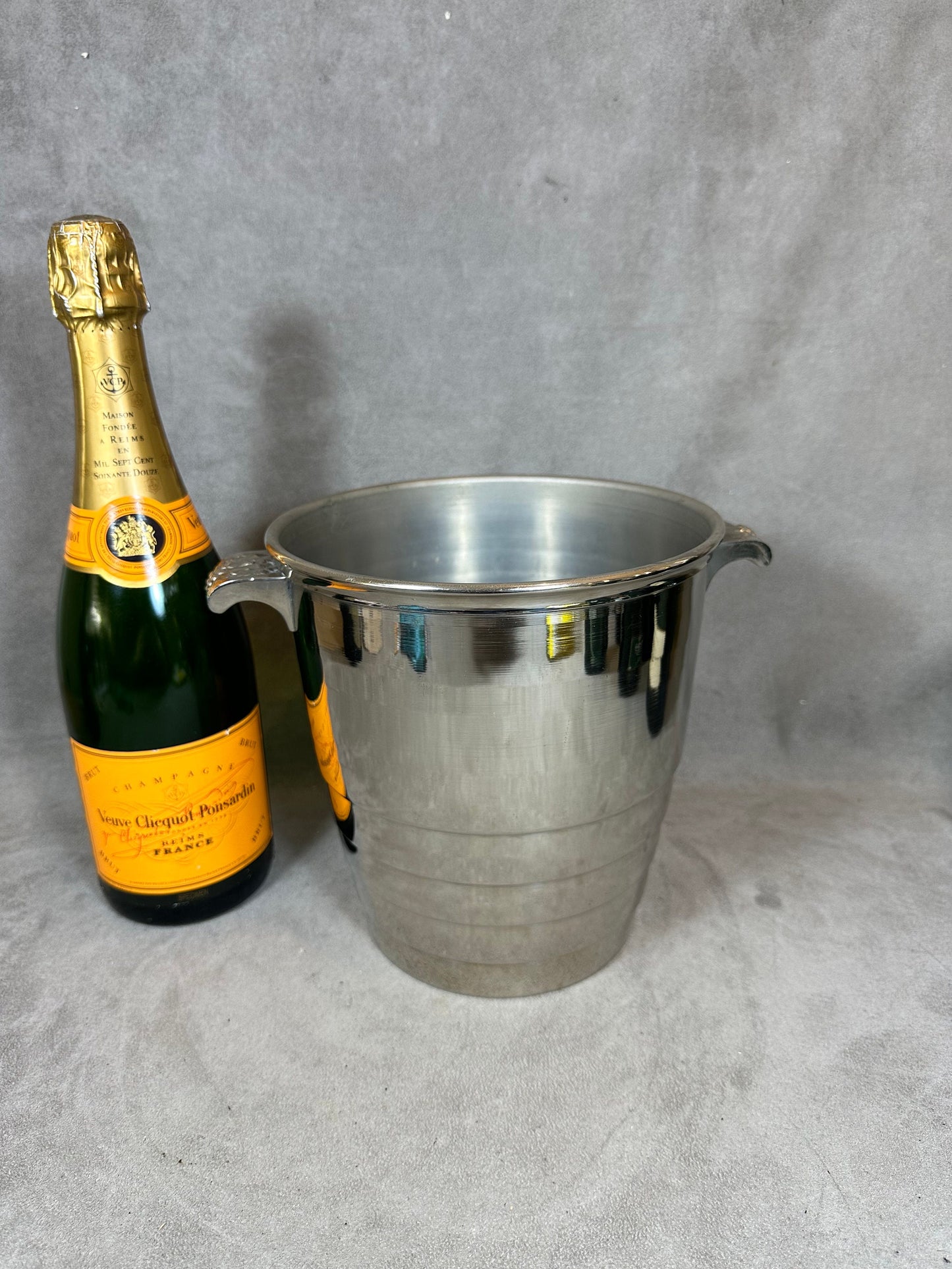 VERY RARE Veuve Clicquot Magnifique seau en métal argenté ARGIT pour bouteille de champagne Made in France