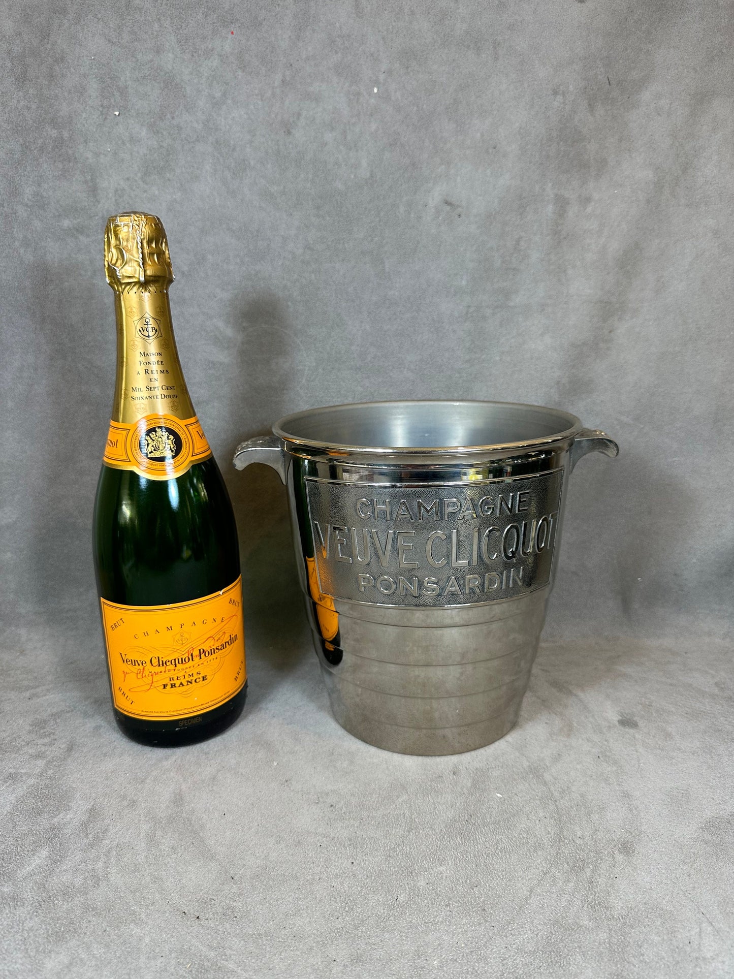 VERY RARE Veuve Clicquot Magnifique seau en métal argenté ARGIT pour bouteille de champagne Made in France