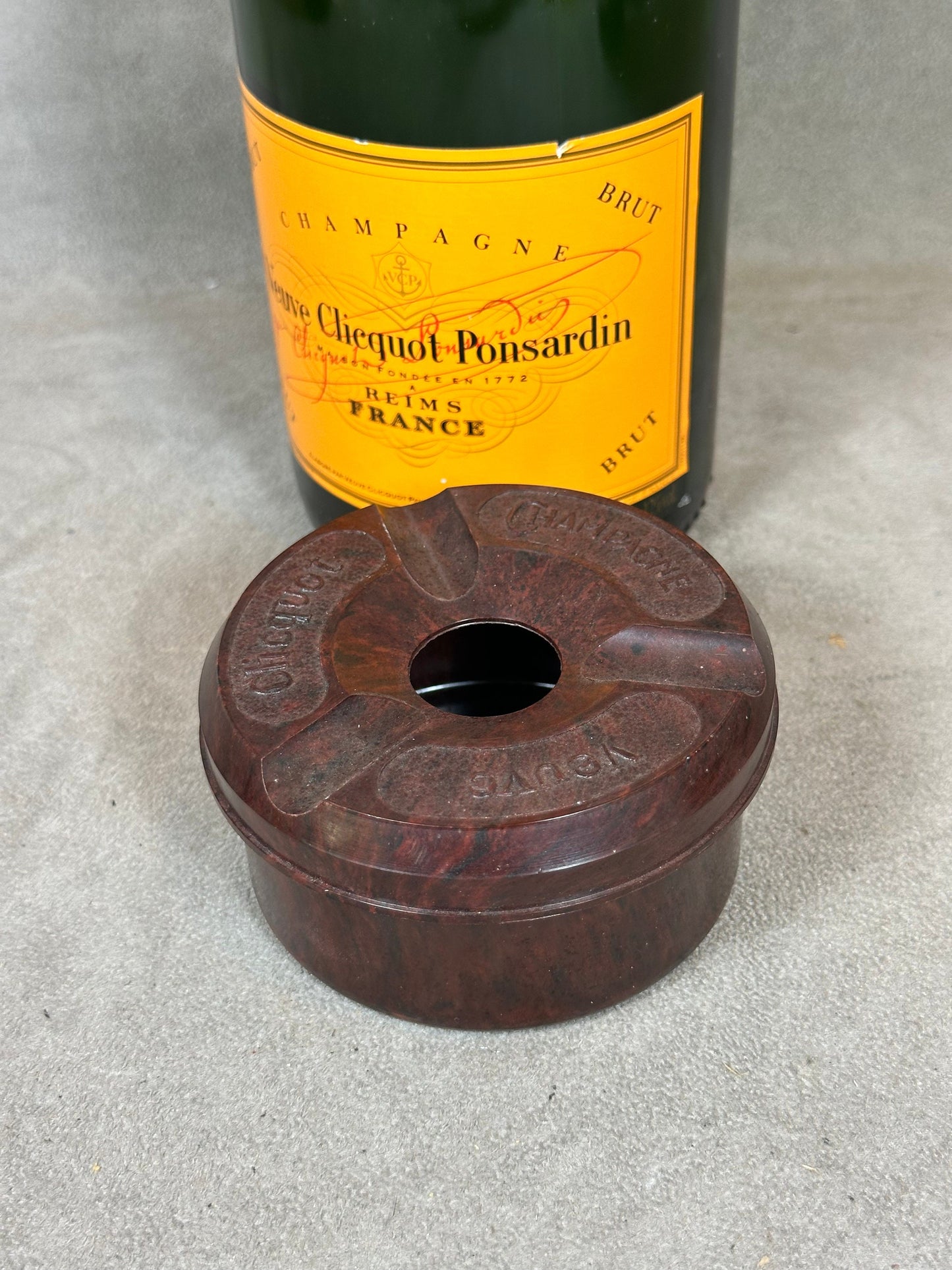 SEHR SELTENER Veuve Clicquot Vintage Bakelit Aschenbecher Made in France 1950er Jahre