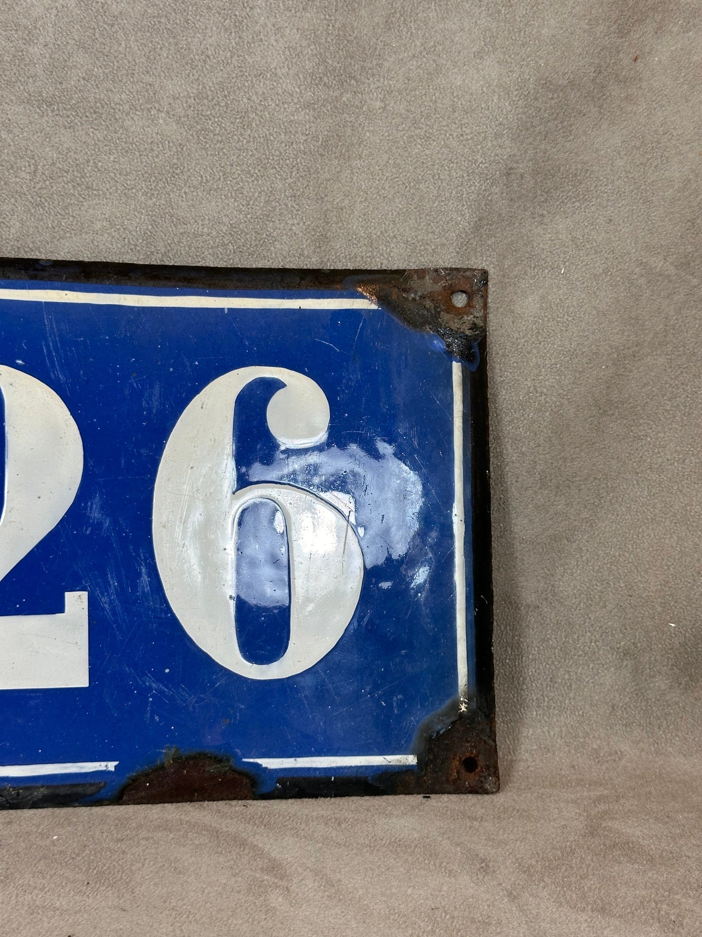 SELTENES französisches Stadtstraßenschild Nummer 26 aus blau emailliertem Blech, Made in France, Vintage 1950