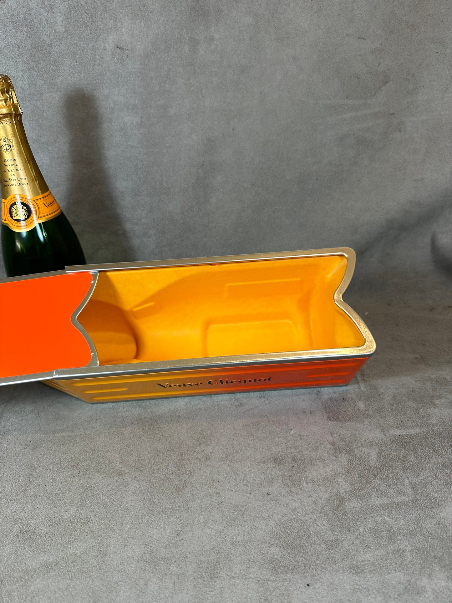 SELTENE Veuve Clicquot Metallbox orange Pfeilplatte Pfeilbox Jahr 1990