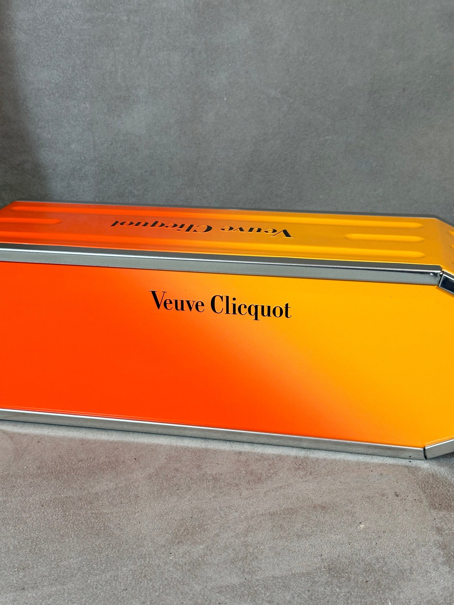 SELTENE Veuve Clicquot Metallbox orange Pfeilplatte Pfeilbox Jahr 1990