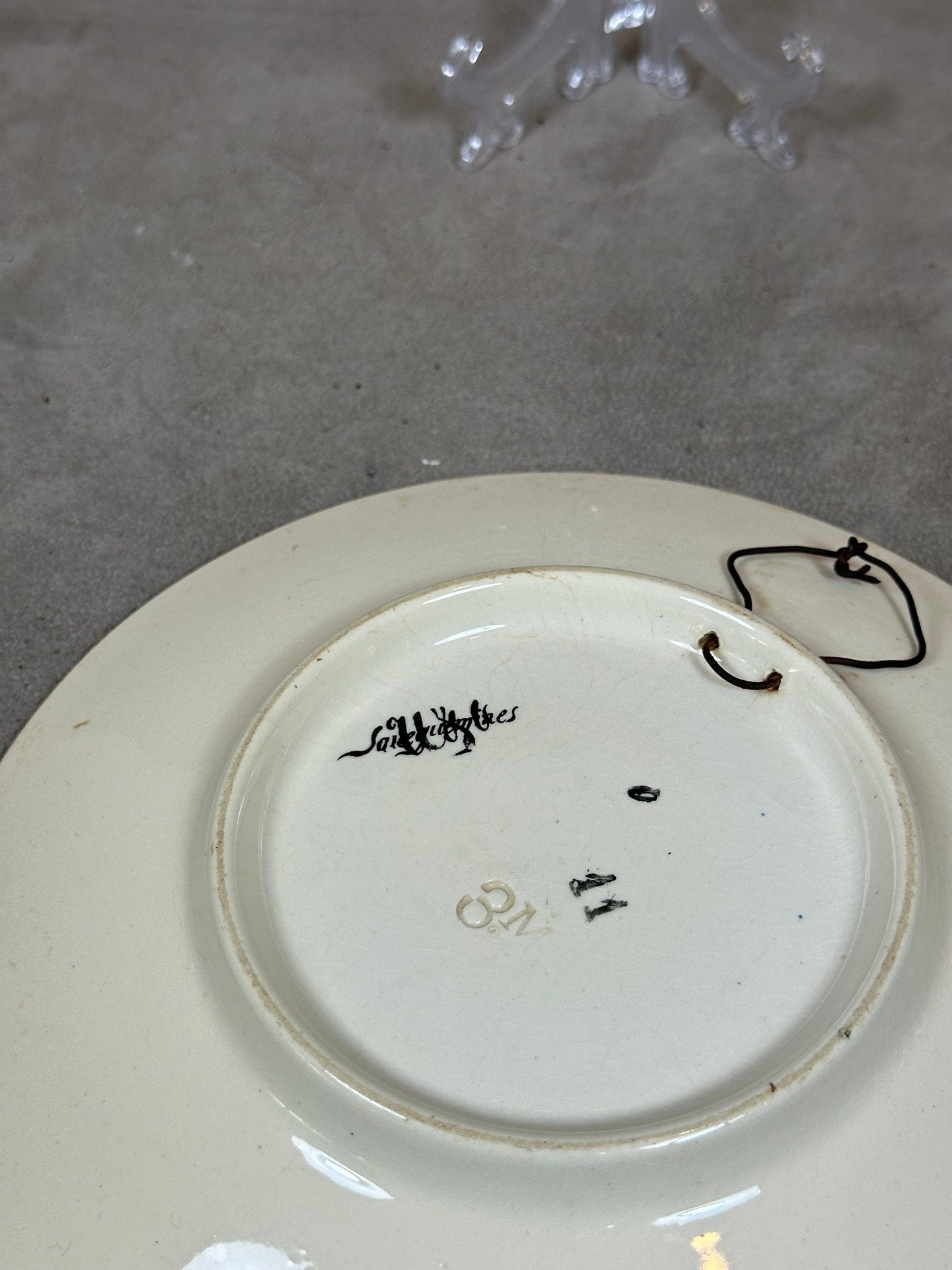 Ancienne assiette en faïence de Sarreguemines UC Sur le thème du Vélo Série illustrée par H.Gray En Poste - Pas besoin de relais