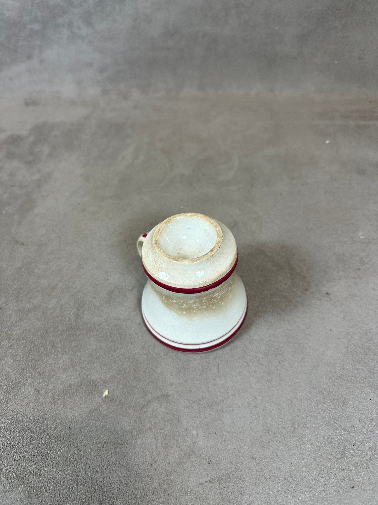 Tasse Brulot ancienne en faience blanche et rouge vintage Made in France Années 1920