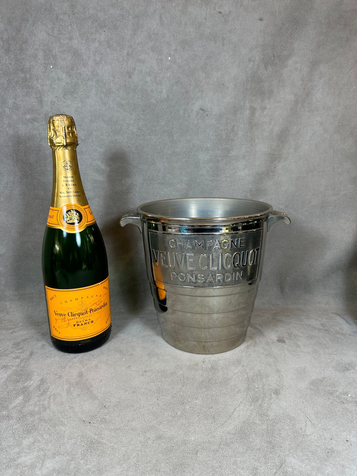 VERY RARE Veuve Clicquot Magnifique seau en métal argenté ARGIT pour bouteille de champagne Made in France