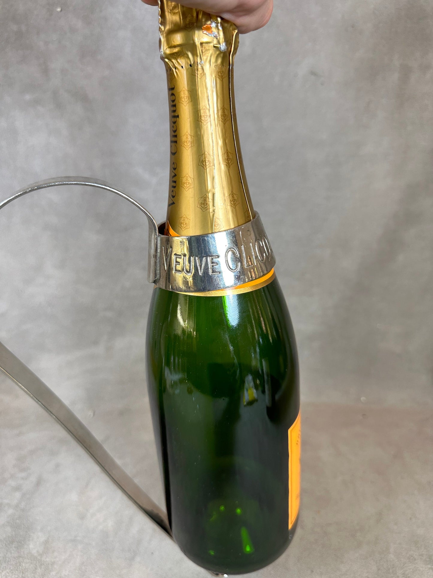 Veuve Clicquot Ponsardin Ribbon Kellnerflaschenhalter für Magnumflaschen aus Vintage-Stahl