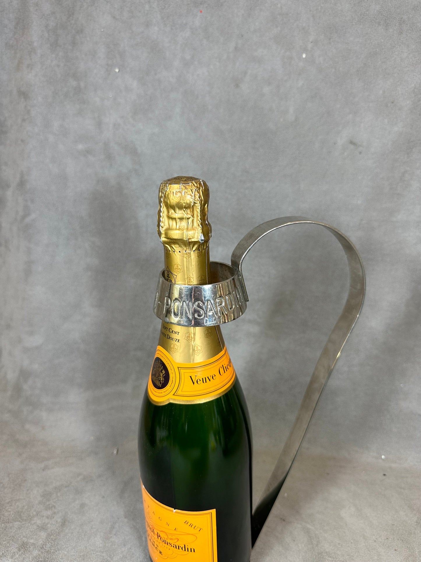 Veuve Clicquot Ponsardin Ribbon Kellnerflaschenhalter für Magnumflaschen aus Vintage-Stahl