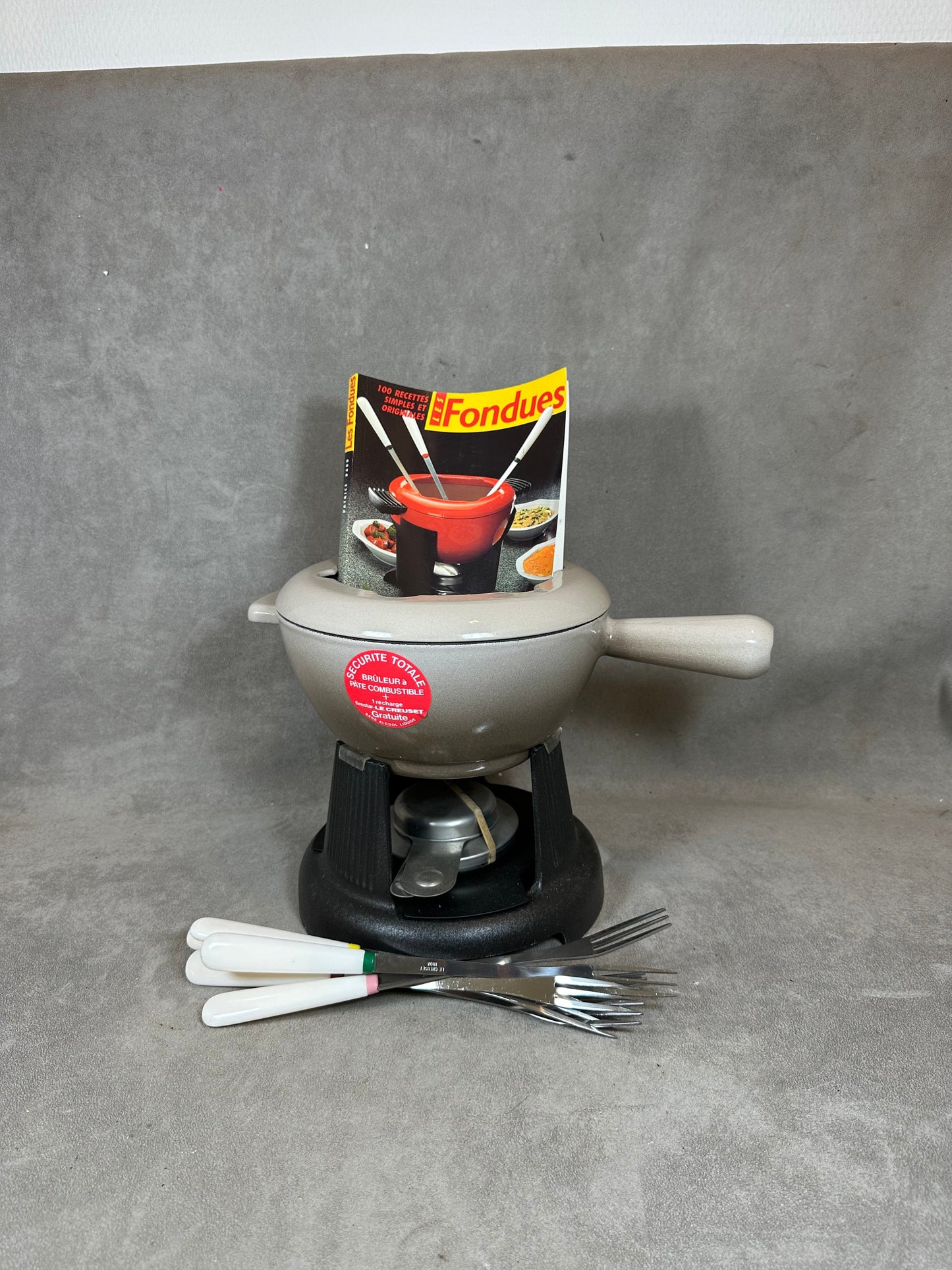 Appareil a fondue vintage en fonte emaillée avec ses 6 fourchettes Le Creuset Made in France