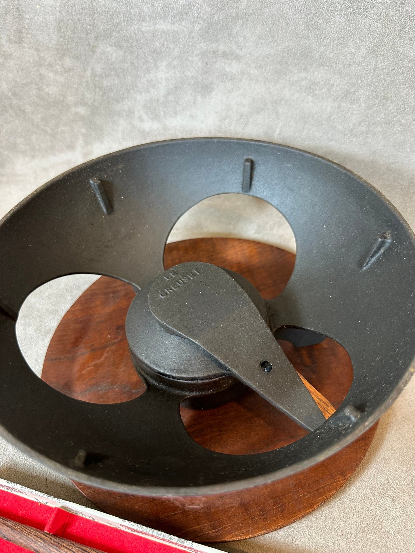 Appareil a fondue vintage en fonte emaillée avec ses 6 fourchettes  Le Creuset Made in France