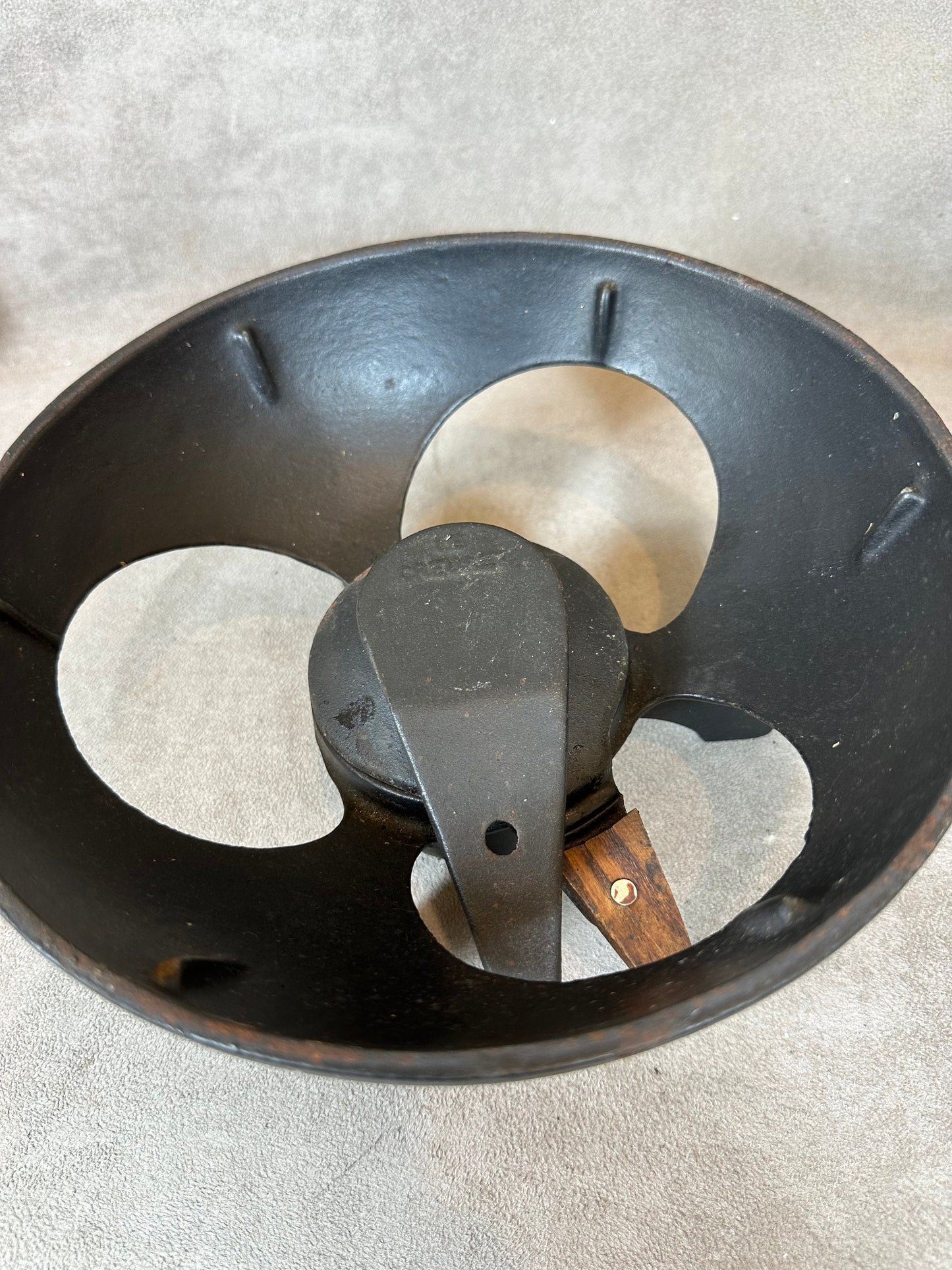 Appareil a fondue vintage en fonte emaillée avec ses 6 fourchettes Le Creuset Made in France