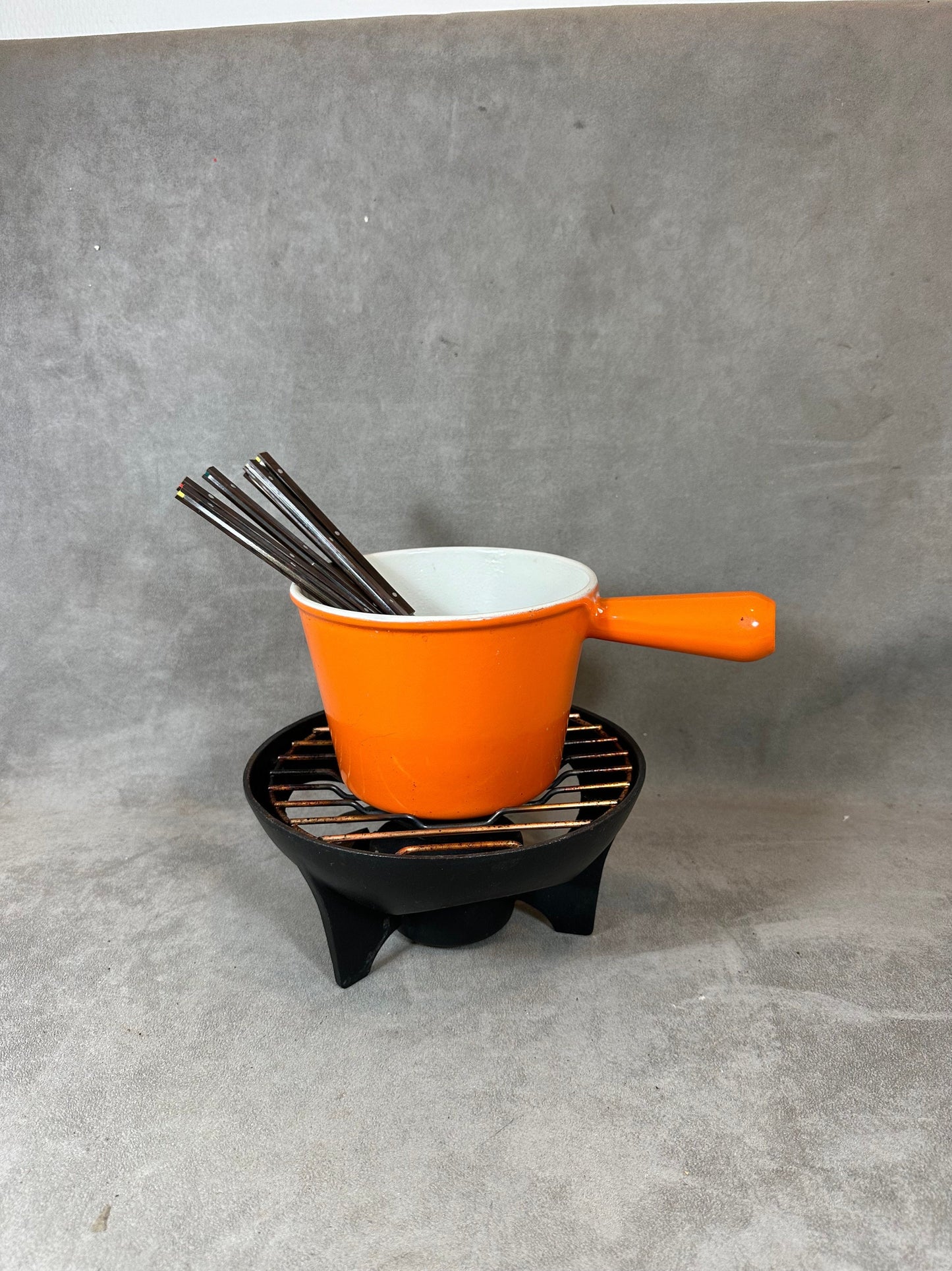 Appareil a fondue vintage en fonte emaillée avec ses 6 fourchettes Le Creuset Made in France