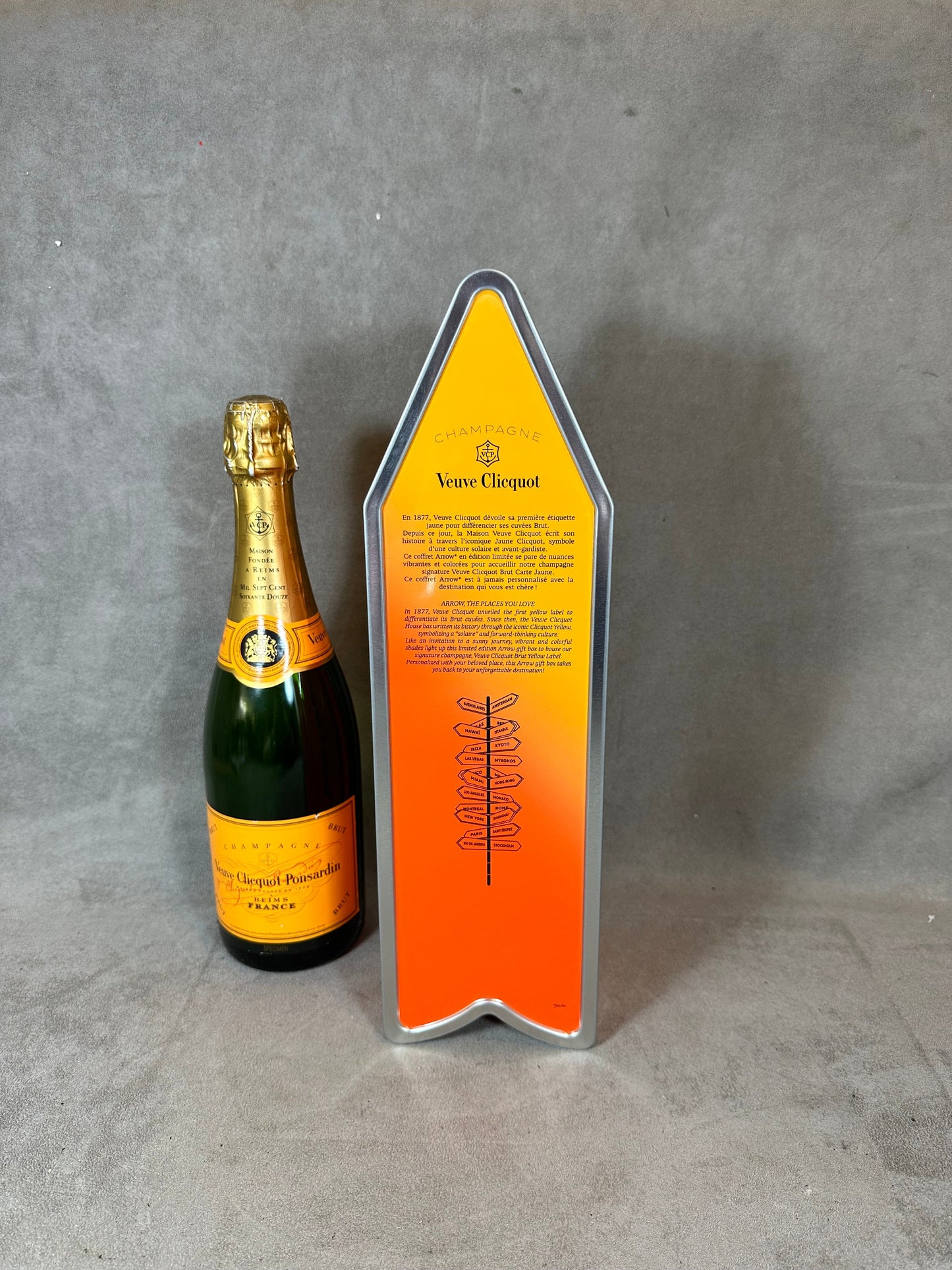 RARE Veuve Clicquot boite en métal panneau flèche orange Arrow box Année 1990