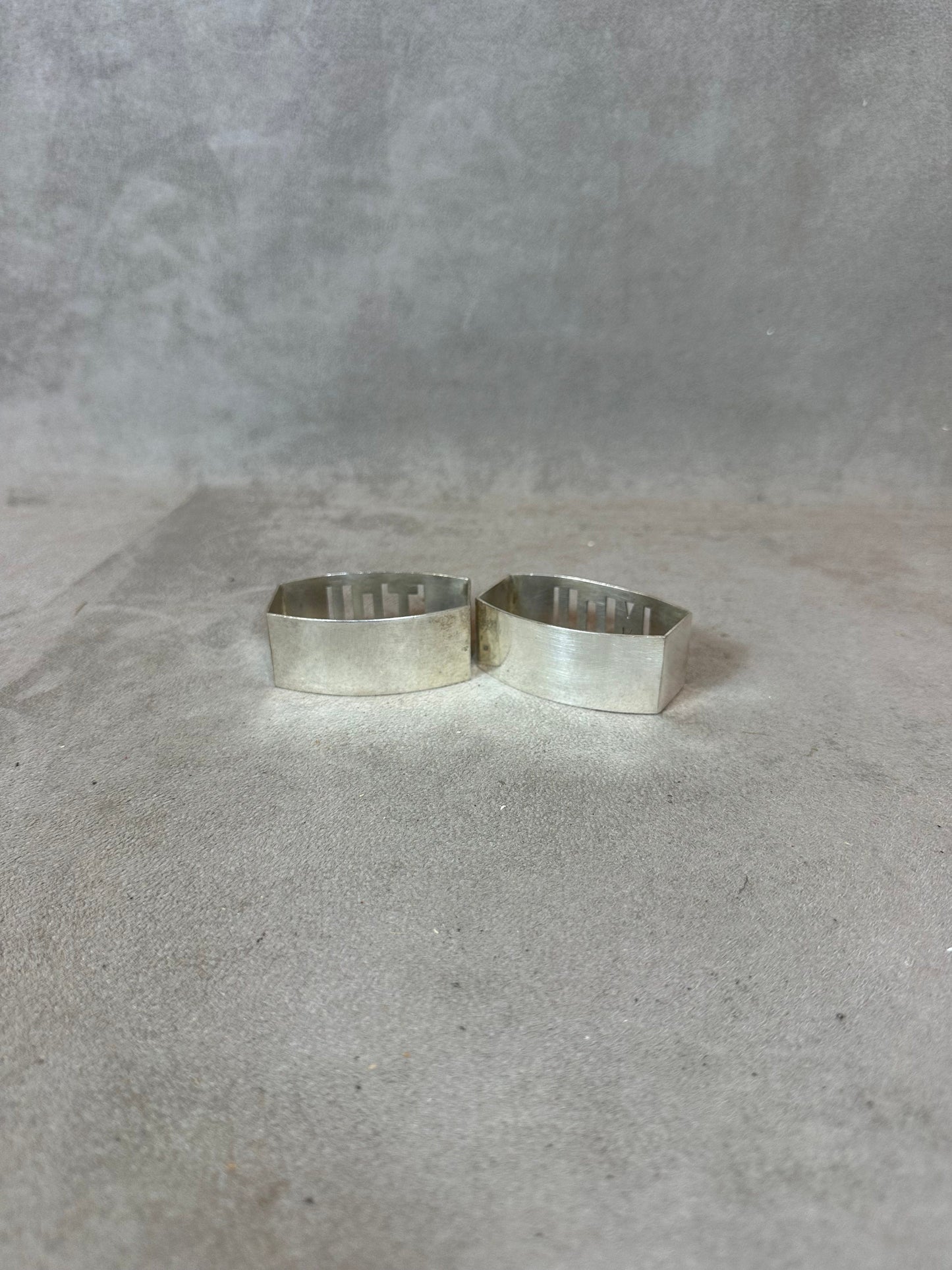 Set of 2 silver metal napkin rings Toi Moi vintage couple romantic wedding gift 1900