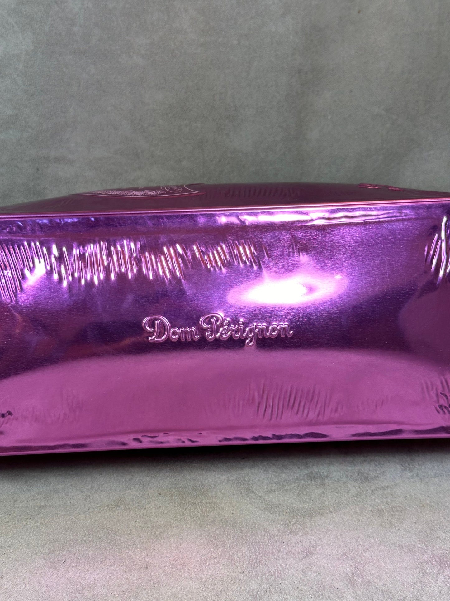 VERY RARE Etui a champagne en métal rose Dom Perignon X Lady Gaga Vintage 2008