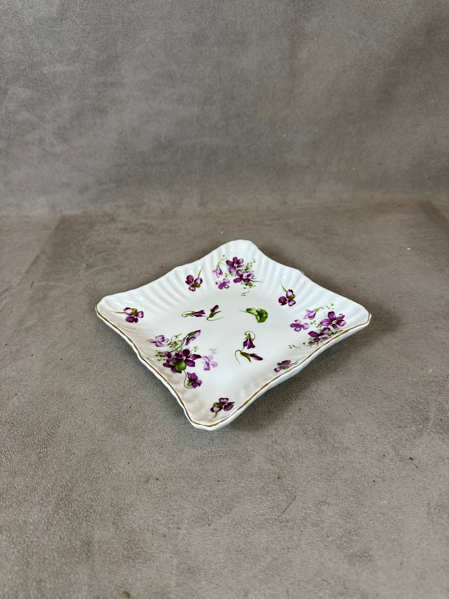 Cendrier petit plat en céramique anglaise Hammersley Violettes Victorienne Made in England vintage 1950