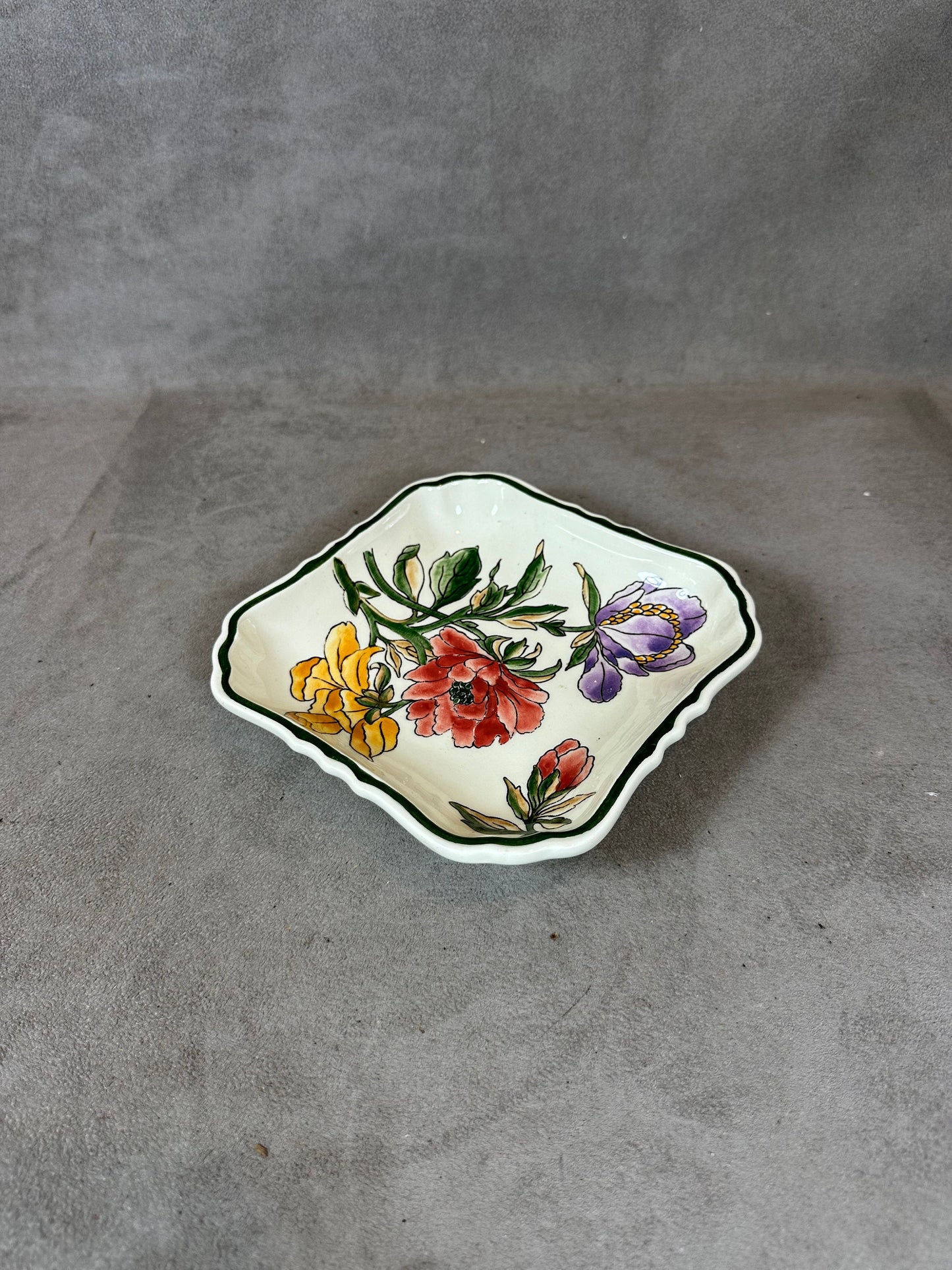 Magnifique vide poche cendrier Gien "Les grandes fleurs de Gien" en faience vintage Made in France