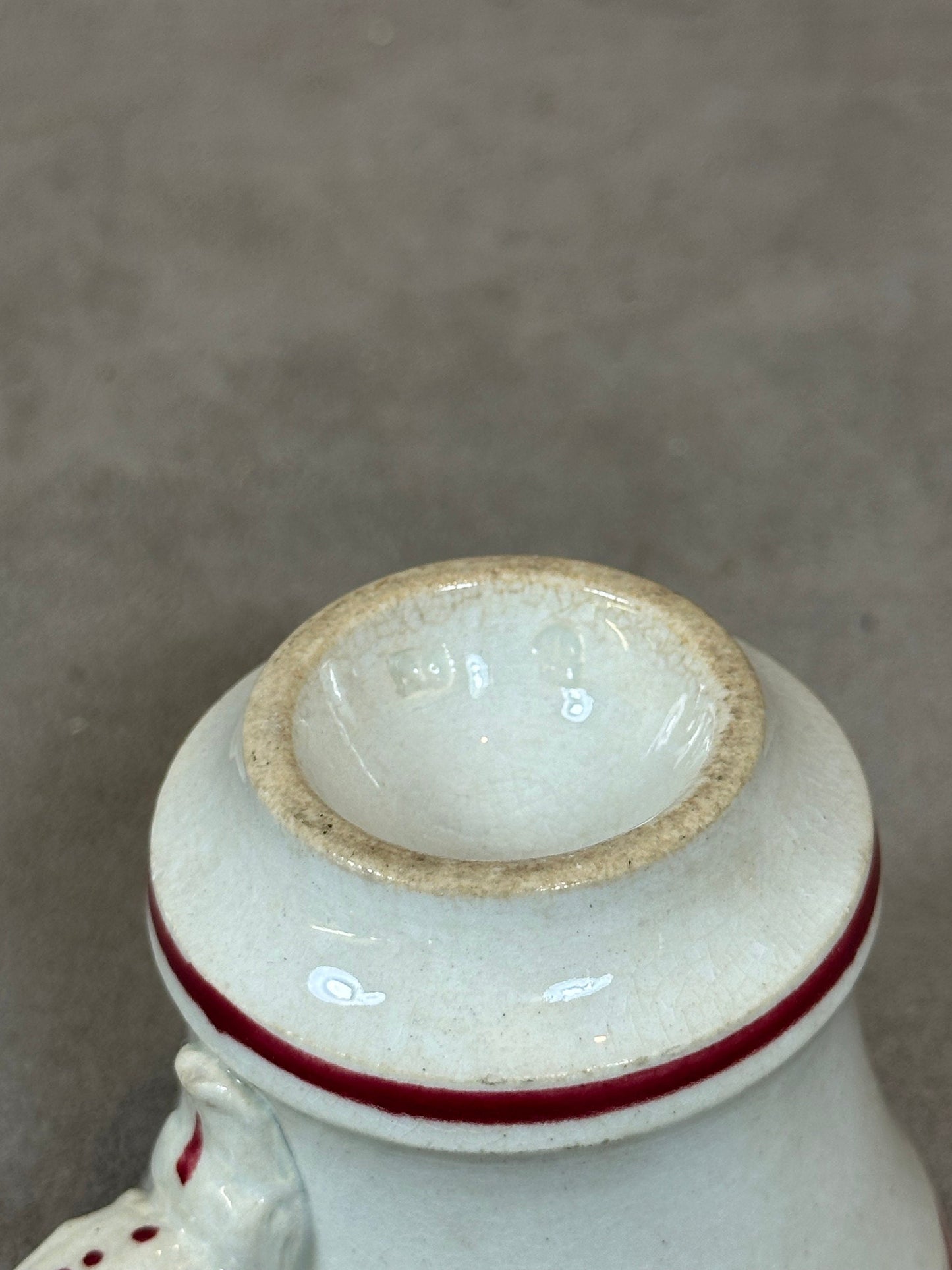 Tasse Brulot ancienne en faience blanche et rouge vintage Made in France Années 1920
