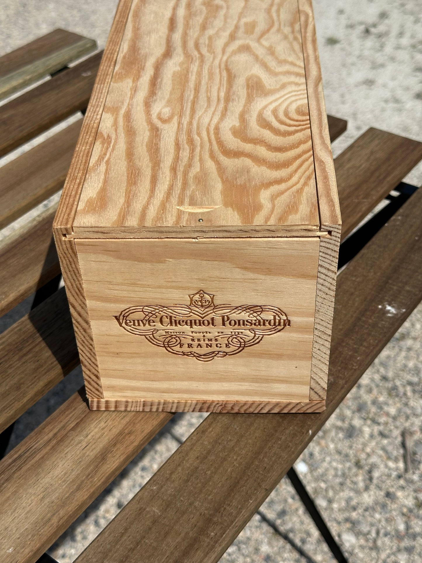 Holzkiste für Champagnerflaschen in Magnumgröße La Grande Dame von Veuve Clicquot. Hergestellt in Frankreich, 1980er Jahre