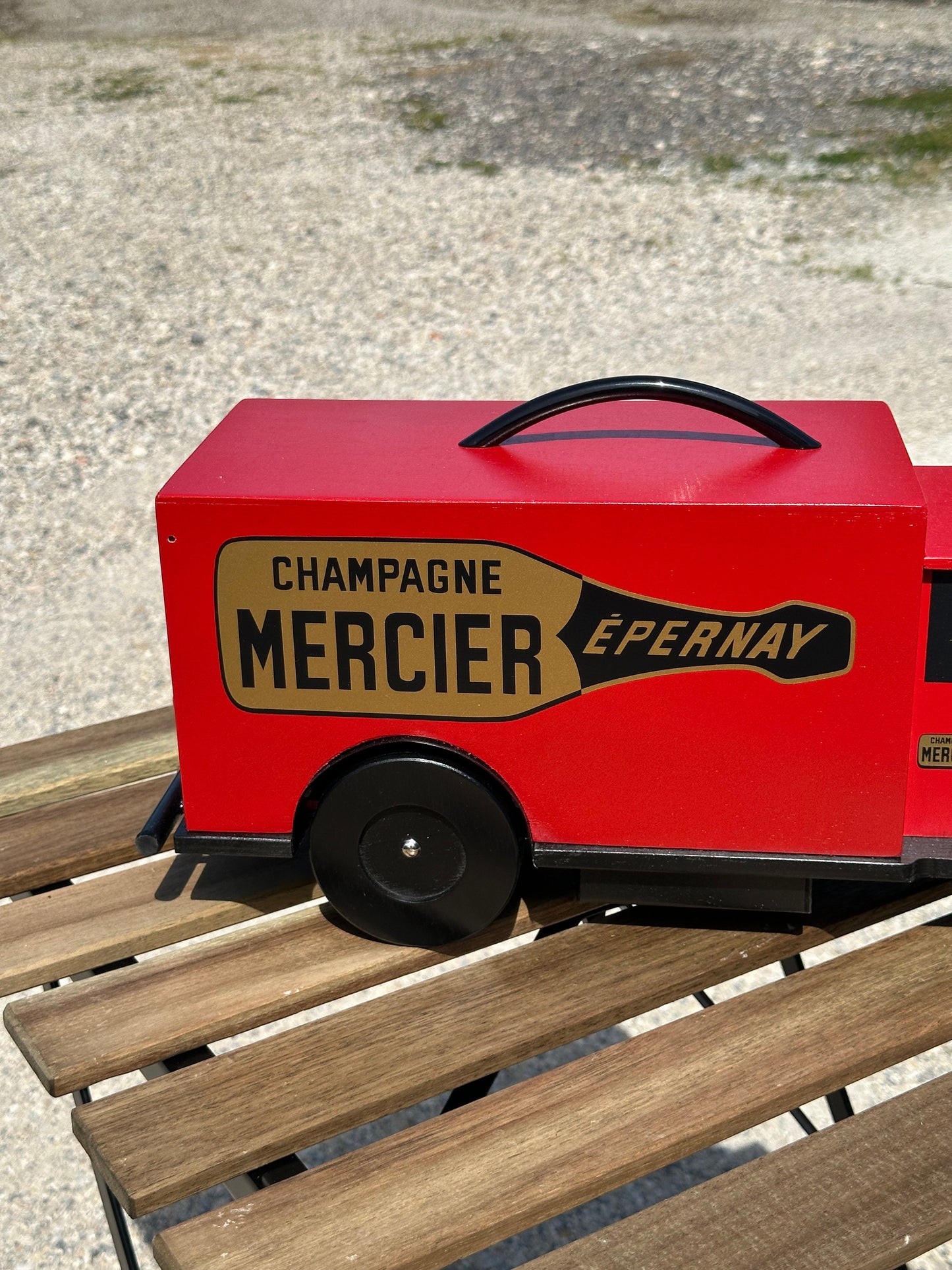 VERY RARE Camion en bois vintage Champagne Mercier pouvant transporter une bouteille Champagne français, Cadeau Champagne Made in France