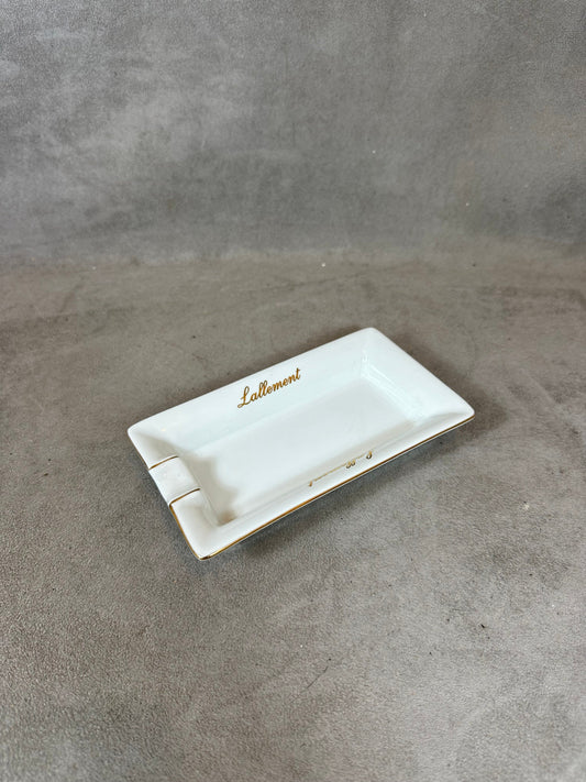 Vintage advertising ashtray from the luxury hotel Plaza Athénée Paris in porcelain 1970s