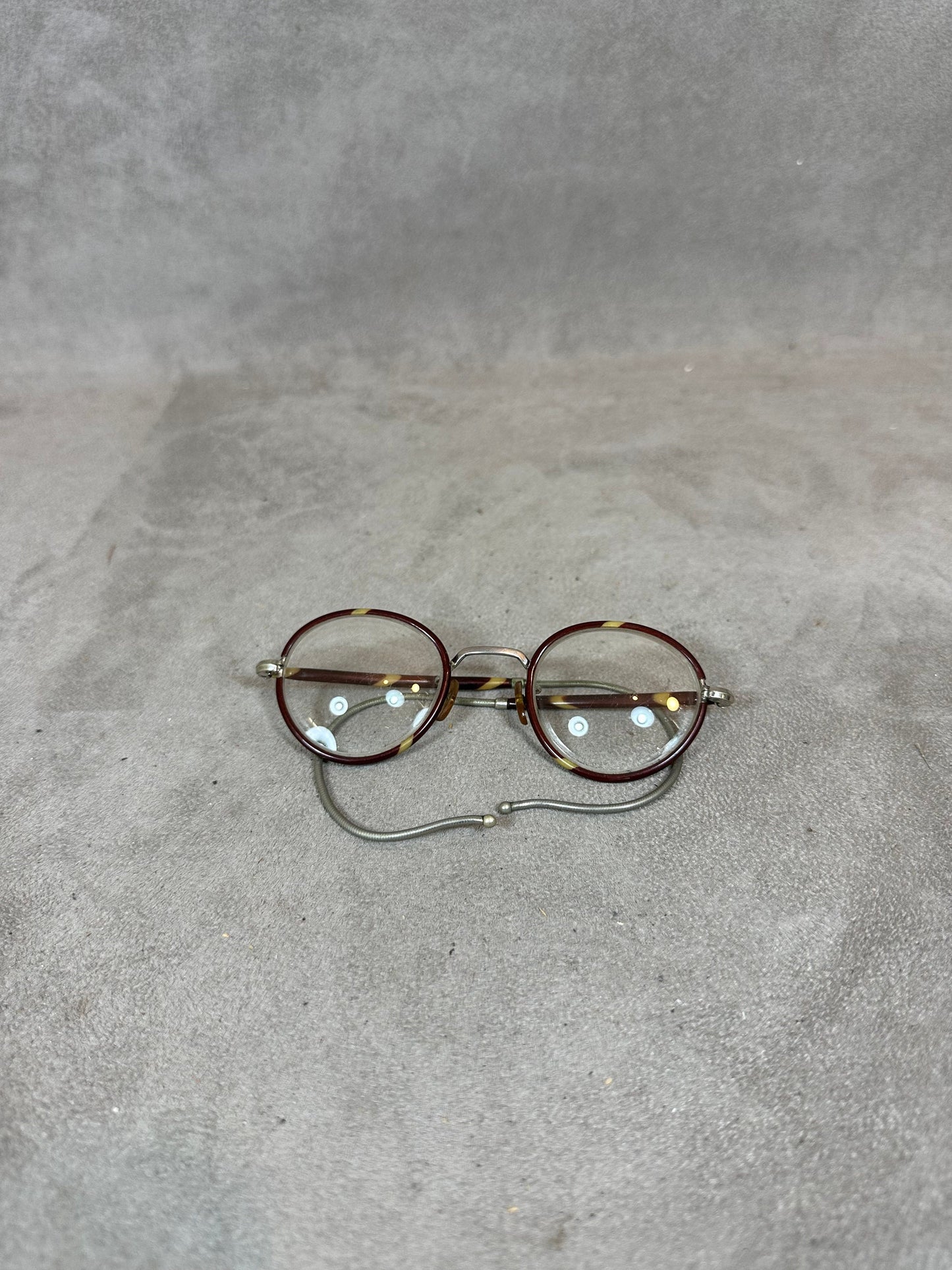 Paire de petites lunettes de lecture vintage en écaille 1900