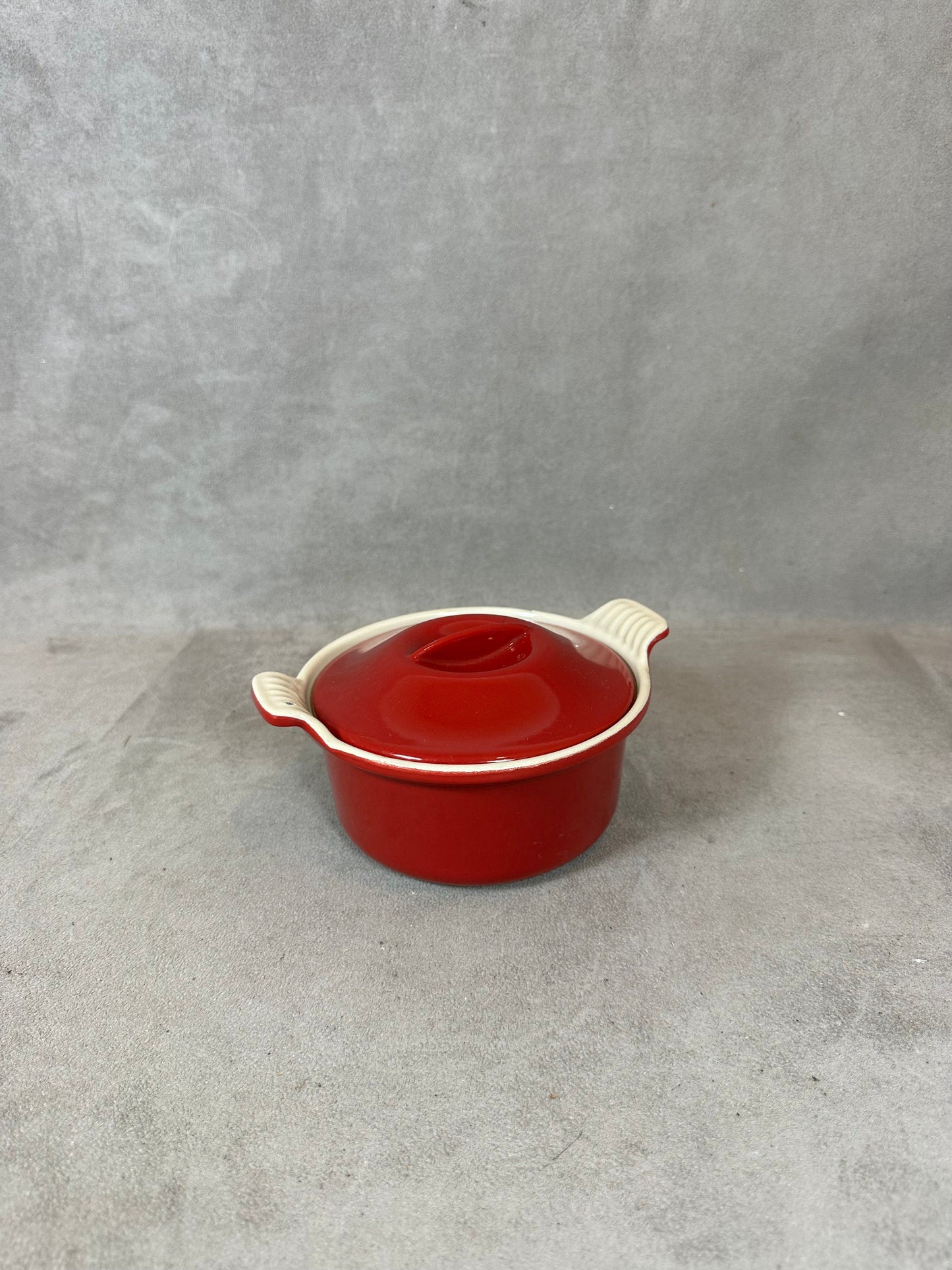 Petite cocotte en fonte émaillée rouge Le Creuset vintage Made in France Années 1980