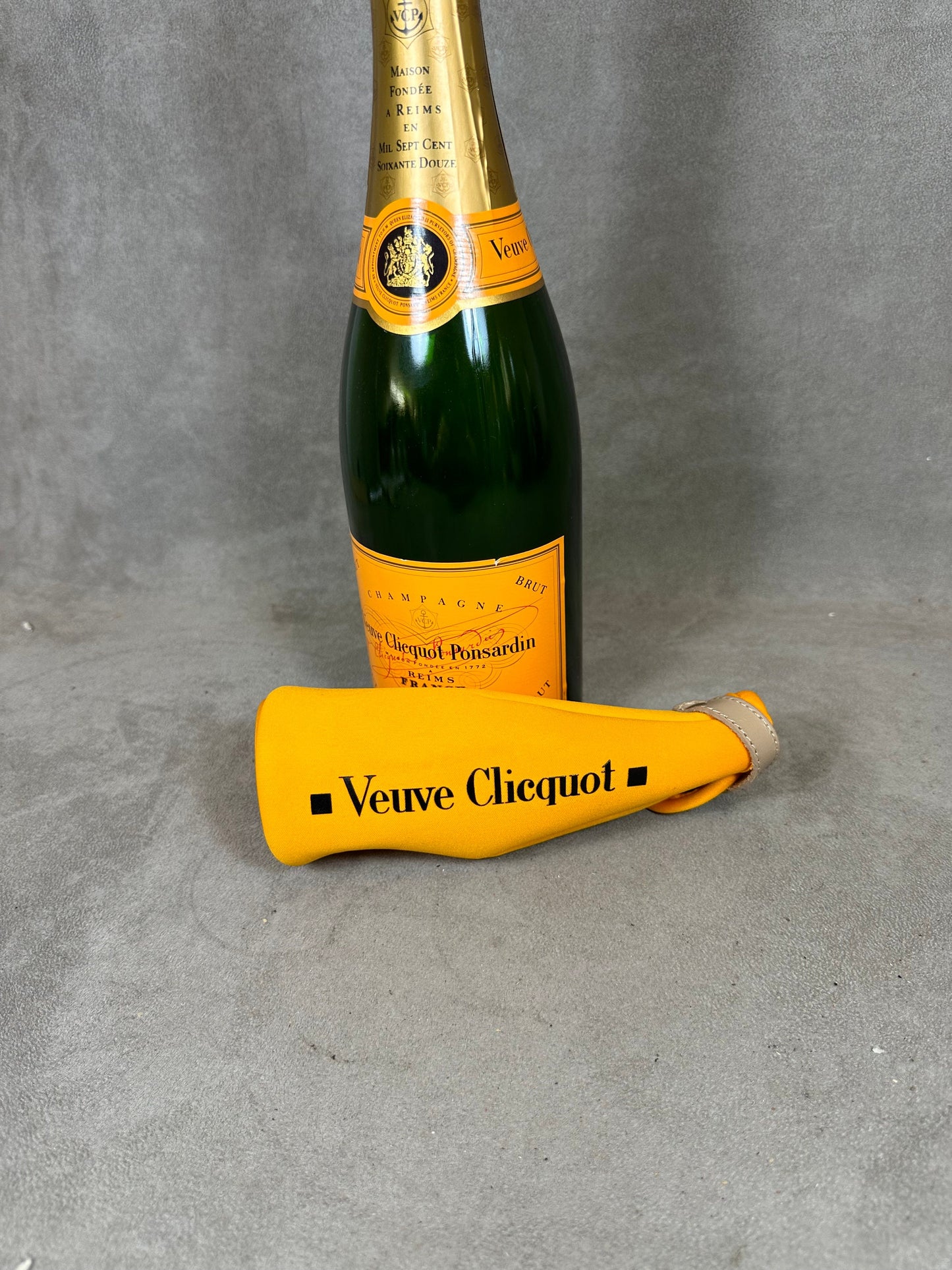 Etui isotherme champagne Veuve Clicquot etui de bouteille rafraichisseur de bouteille orange Veuve Clicquot vintage made in France