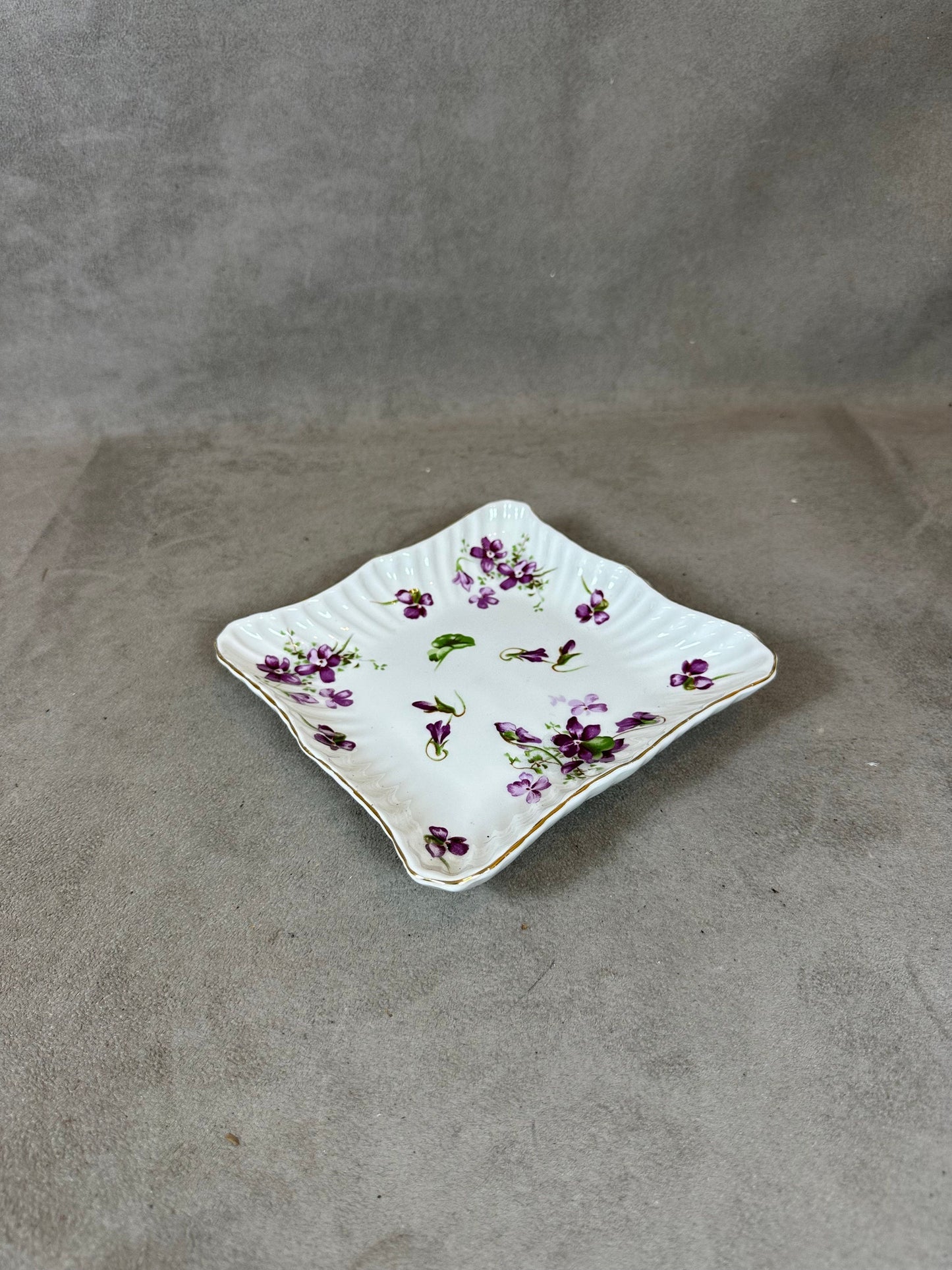 Cendrier petit plat en céramique anglaise Hammersley Violettes Victorienne Made in England vintage 1950