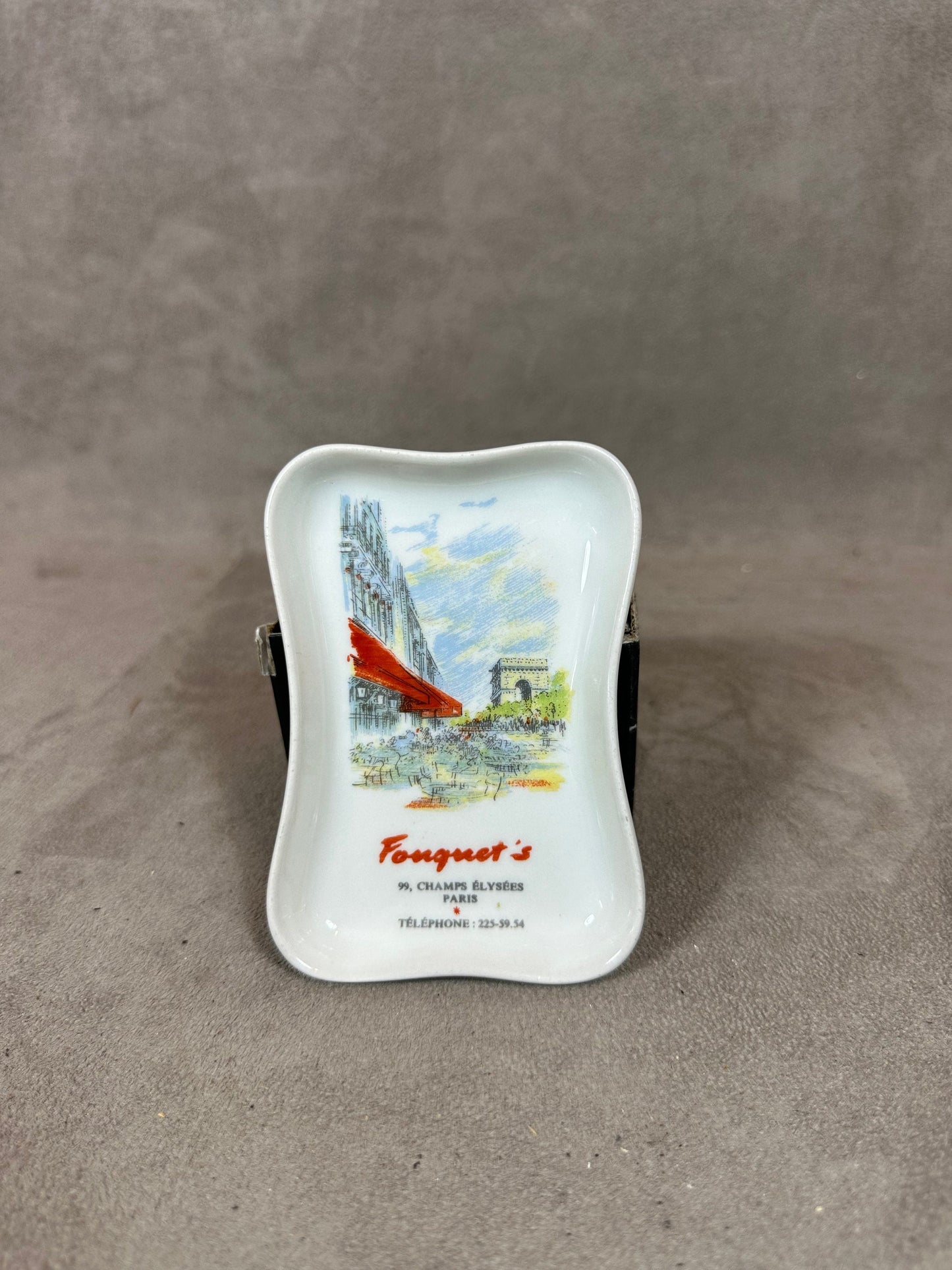 Vintage advertising ashtray from the luxury hotel restaurant Fouquet's in ceramic, 1980s