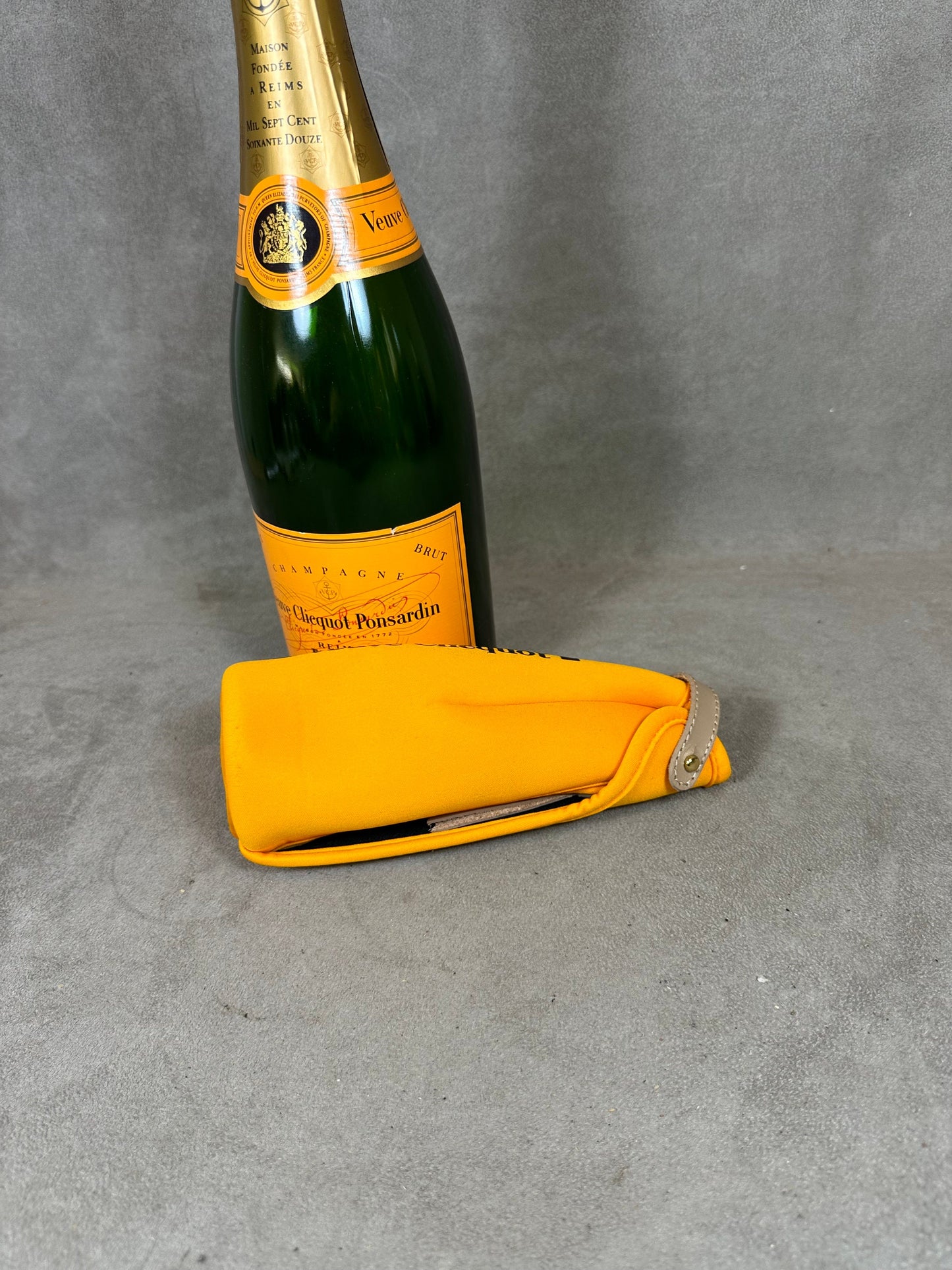 Etui isotherme champagne Veuve Clicquot etui de bouteille rafraichisseur de bouteille orange Veuve Clicquot vintage made in France