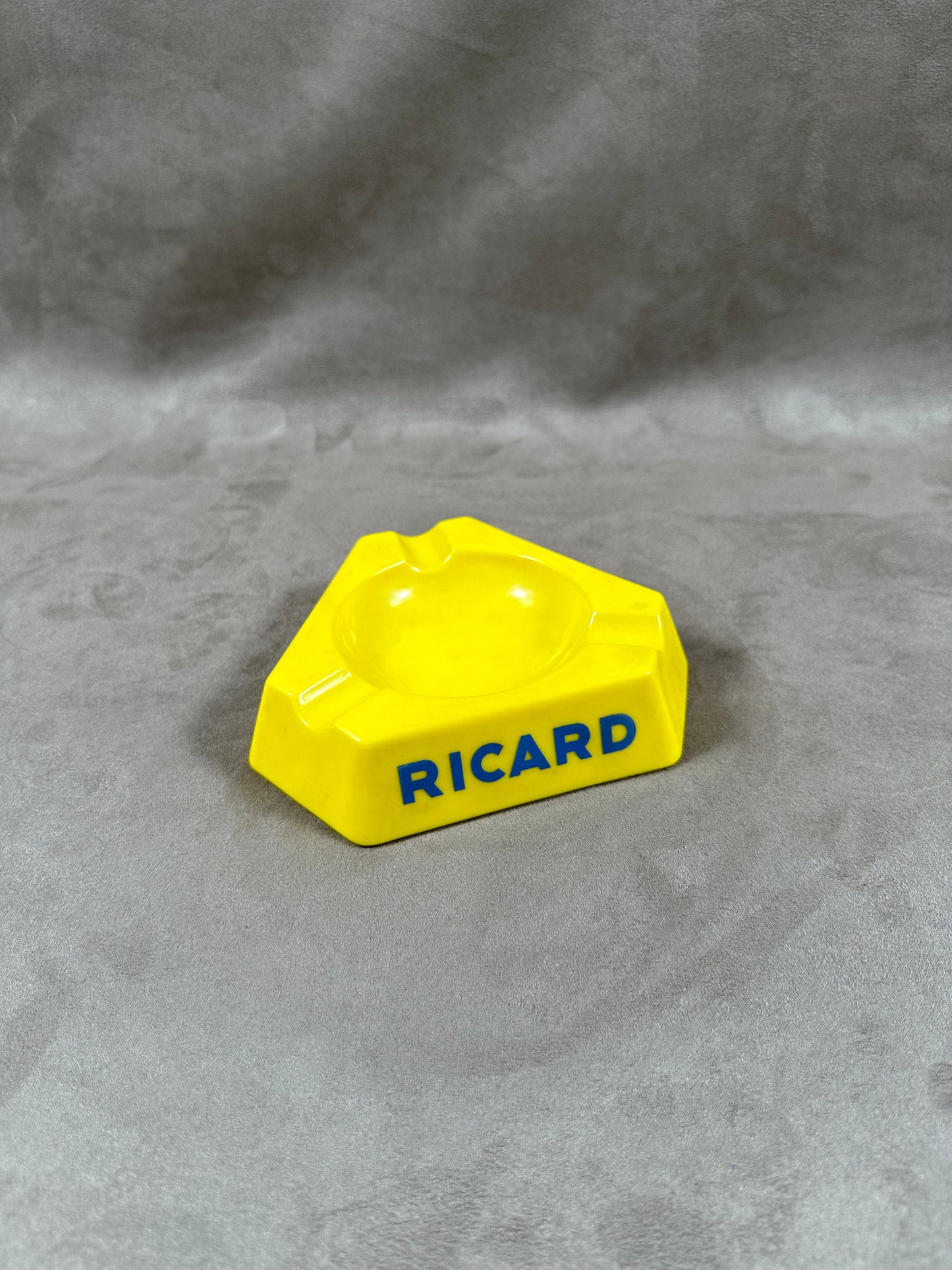 Ricard cendrier de bar triangulaire publicitaire vintage en verre Vintage 1960