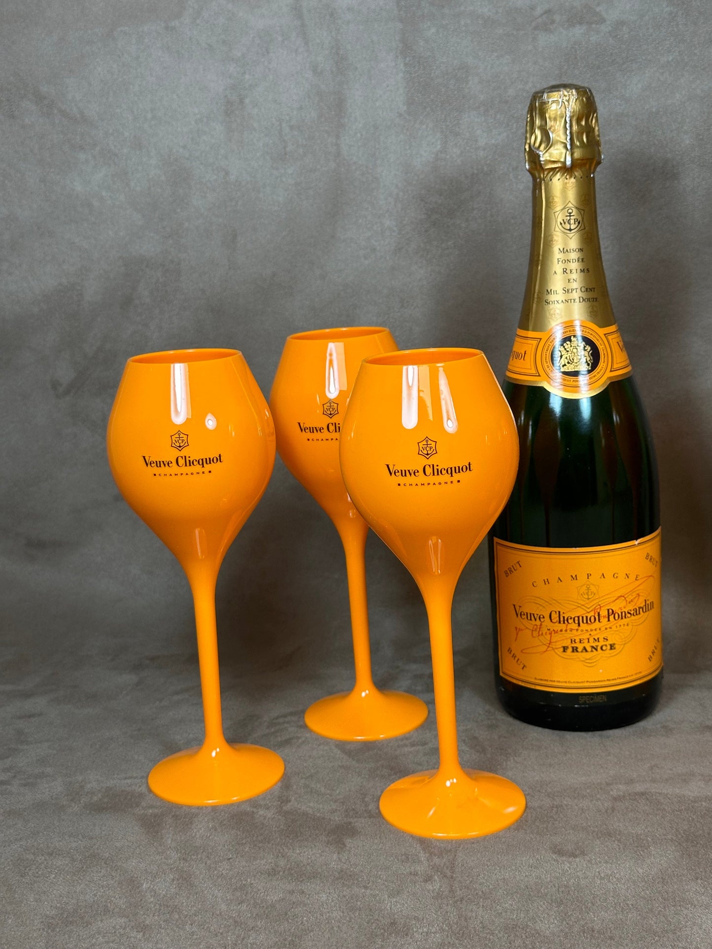 Set of 6 vintage Veuve Clicquot Ponsardin plexiglass flutes