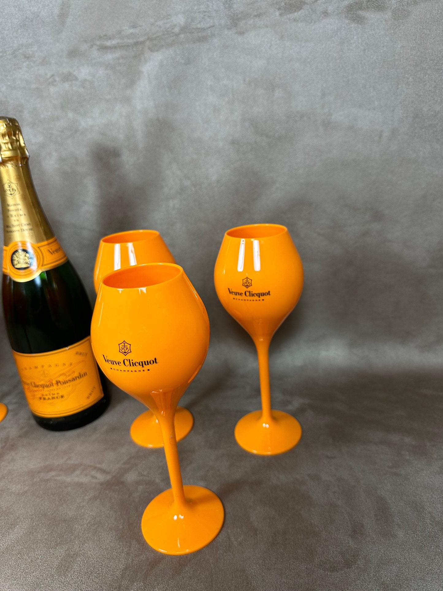 Set of 6 vintage Veuve Clicquot Ponsardin plexiglass flutes