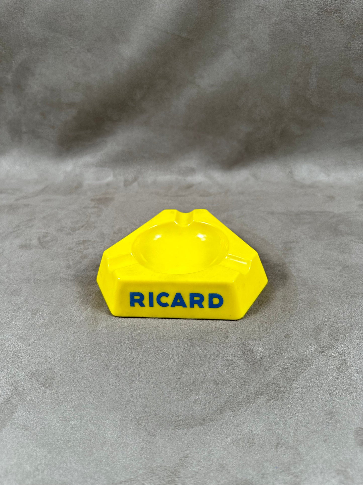 Ricard Vintage dreieckiger Glas-Werbe-Bar-Aschenbecher Vintage 1960