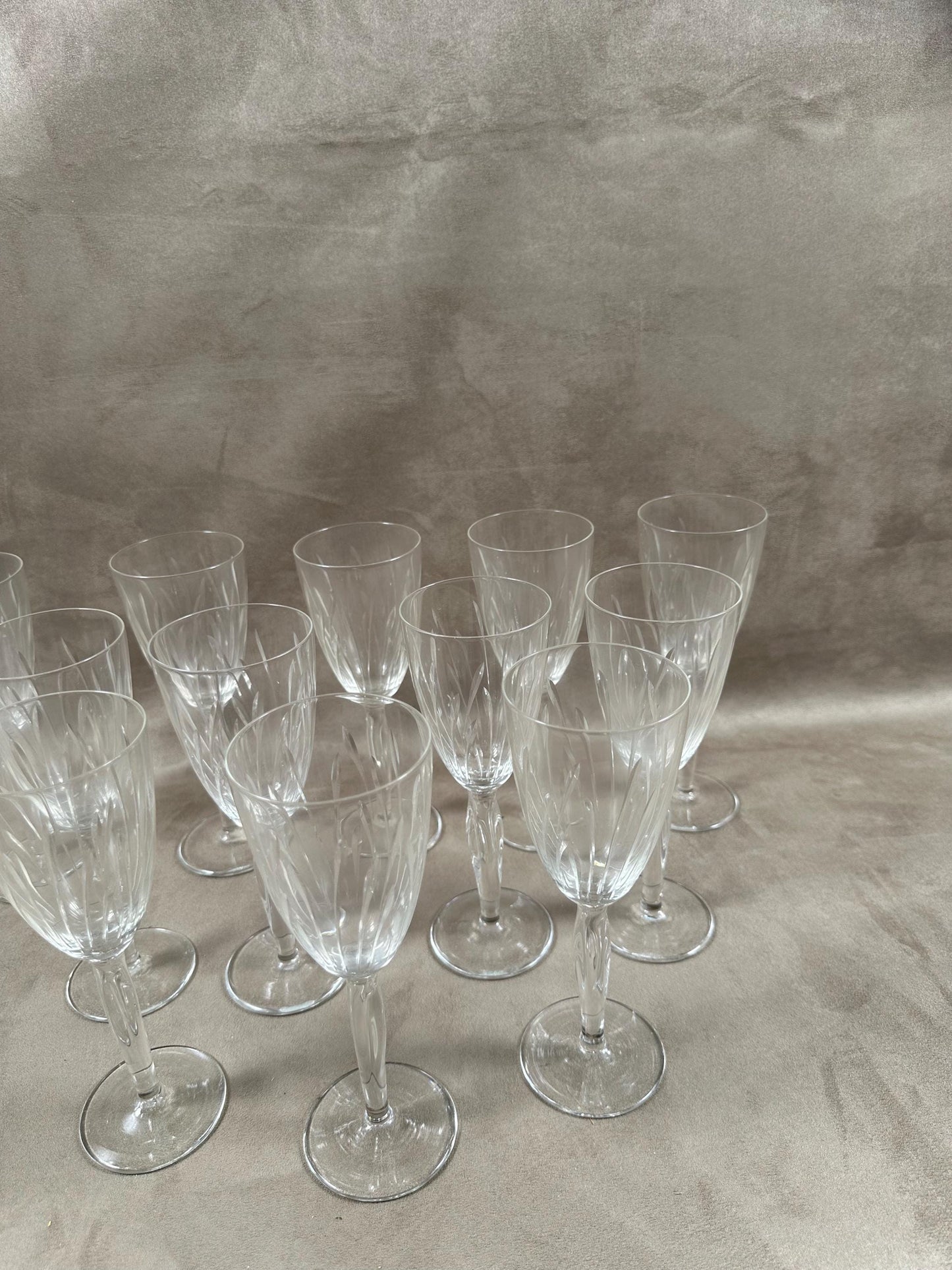 VERY RARE Magnificent set of 12 DAUM crystal glasses, vintage Suroy model with original box Made in France 1960s