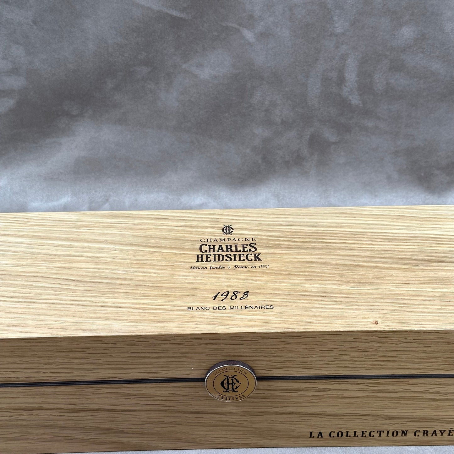 Caisse en bois pour  bouteilles de champagne Charles Heidsieck Blanc des Millénaires  Made in France Années 1980