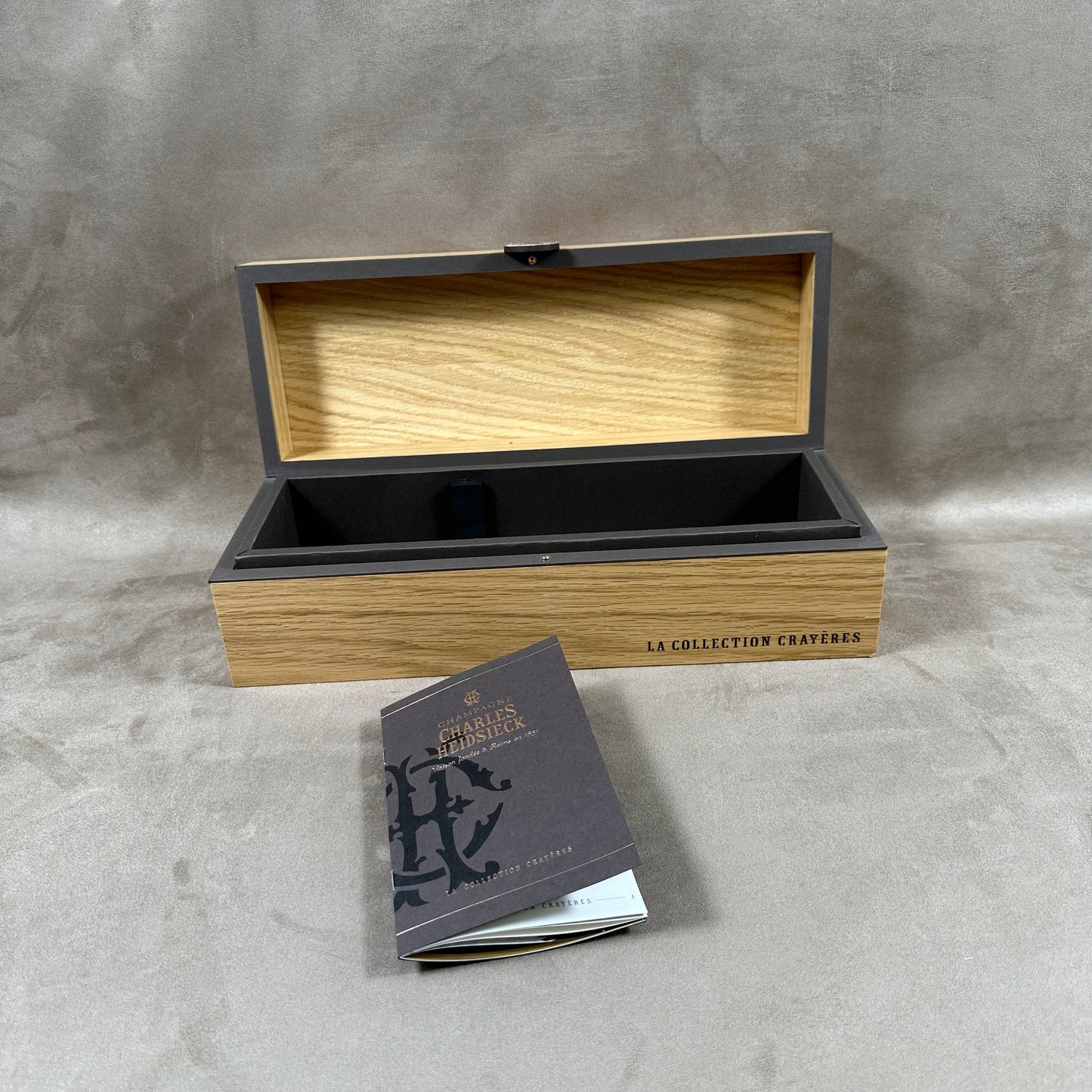 Caisse en bois pour  bouteilles de champagne Charles Heidsieck Blanc des Millénaires  Made in France Années 1980