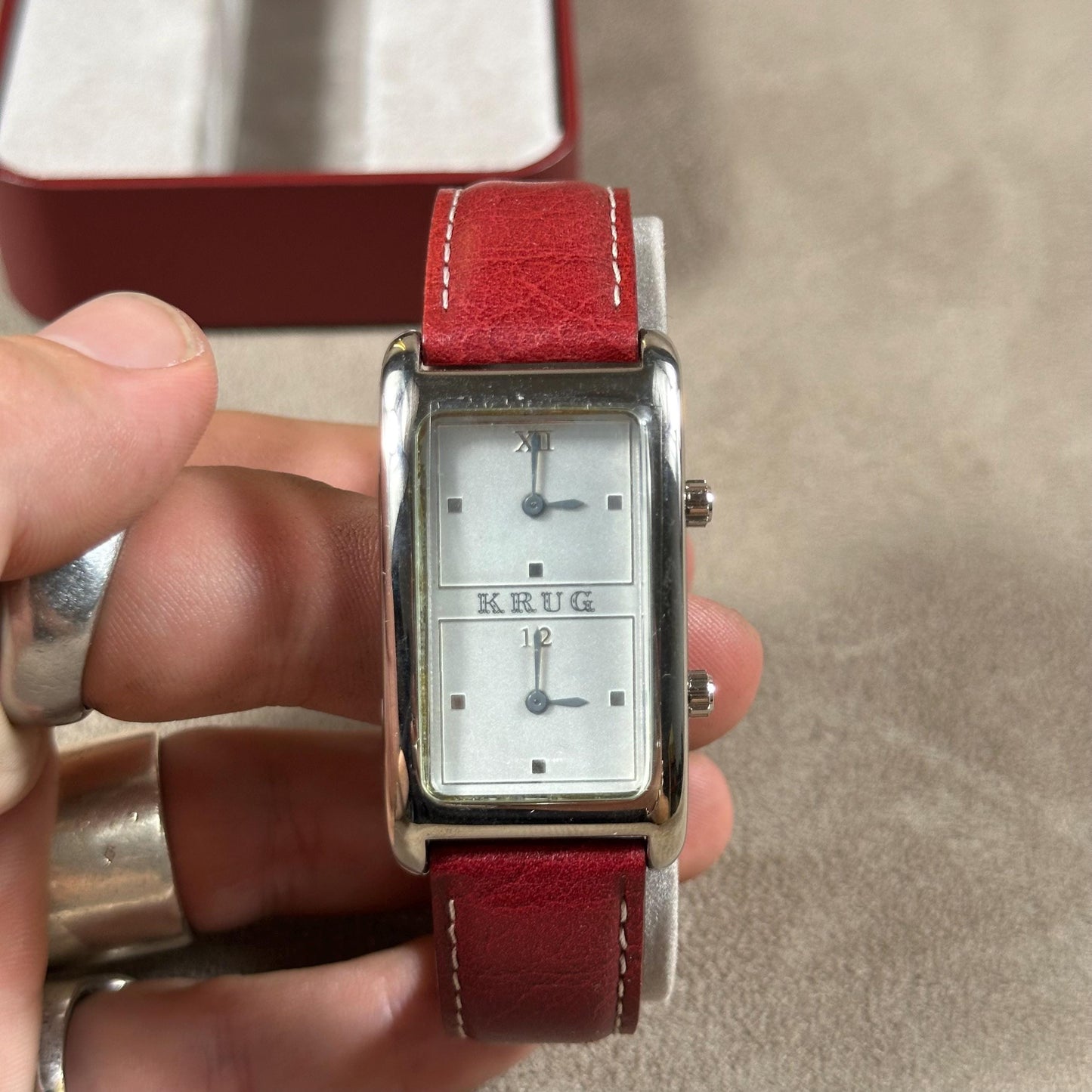 RARE Montre champagne Krug à double fuseau et cadran bracelet cuir bordeaux dans son écrin 1990