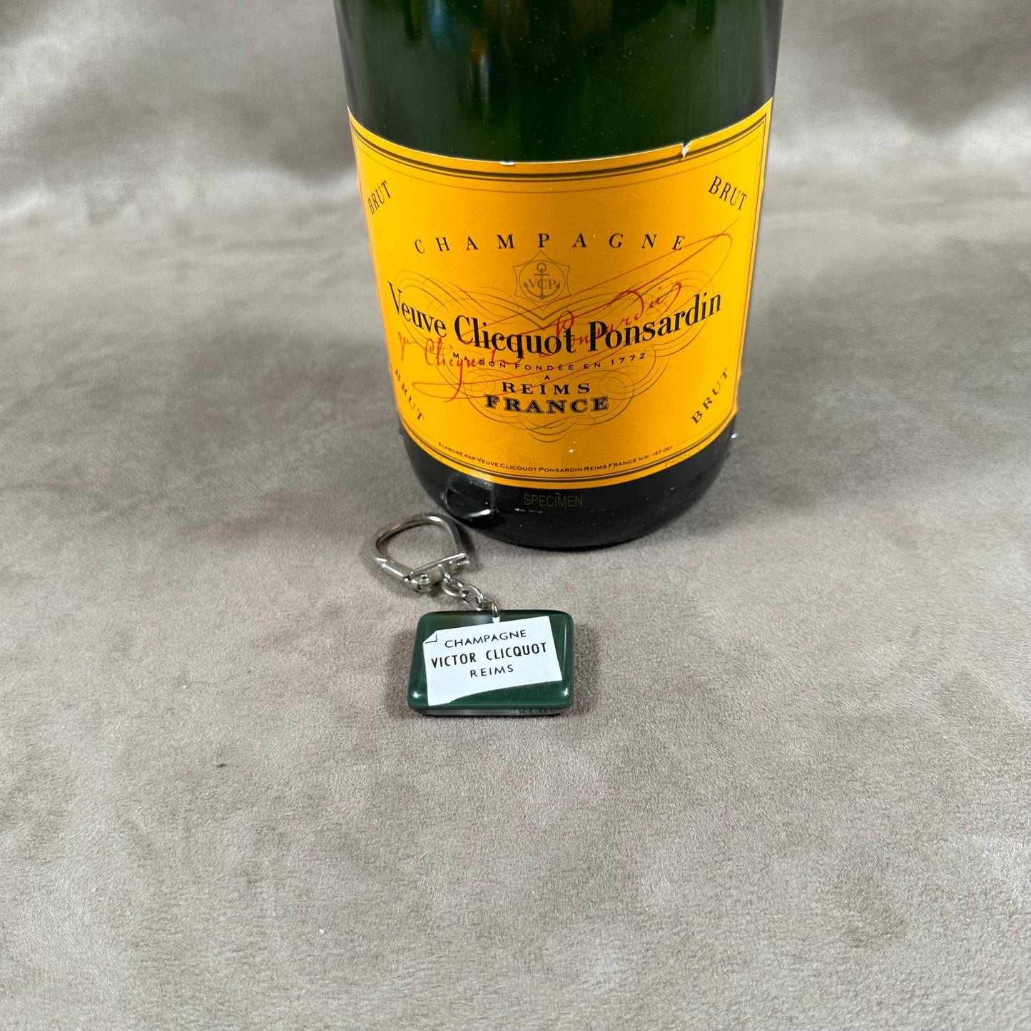 RARE Porte clés Publicitaire Champagne Victor Clicquot, Made in France, Vintage 1970