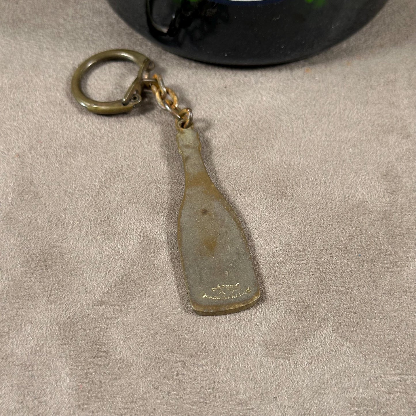 Porte clés Laurent-Perrier en forme de bouteille de champagne vintage   Made in France Années 1980
