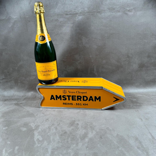 RARE Veuve Clicquot boite en métal panneau AMSTERDAM  flèche orange Arrow box Année 1990