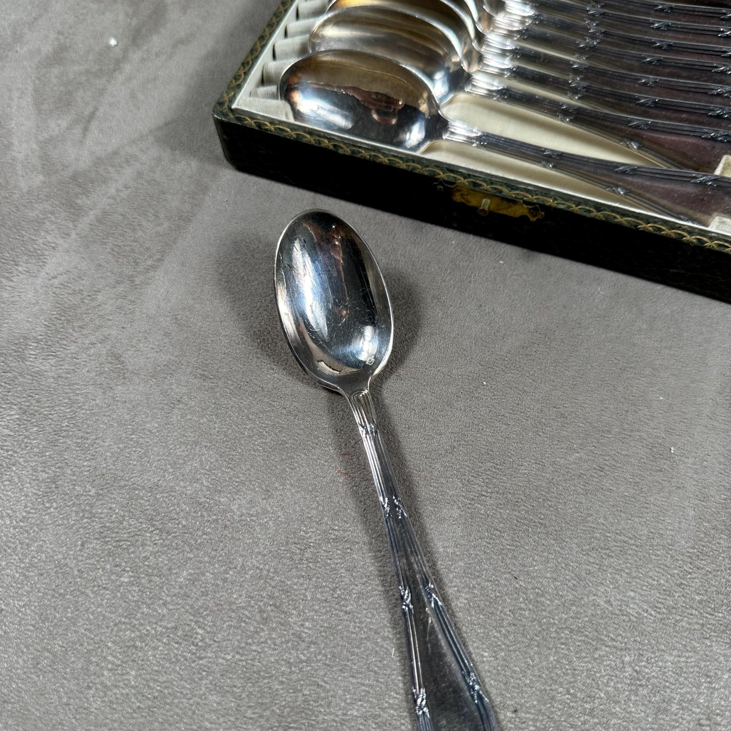 RARE Set of 12 small FRIONNET FRANCOIS spoons in silver-plated metal with ribbon decoration in a box Made in France