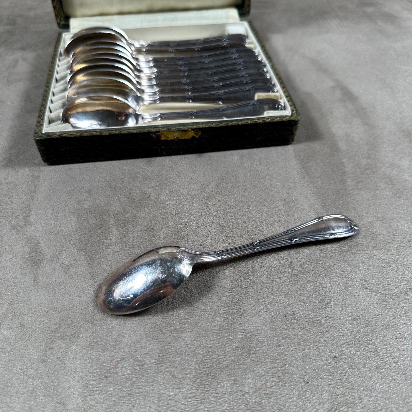 RARE Set of 12 small FRIONNET FRANCOIS spoons in silver-plated metal with ribbon decoration in a box Made in France