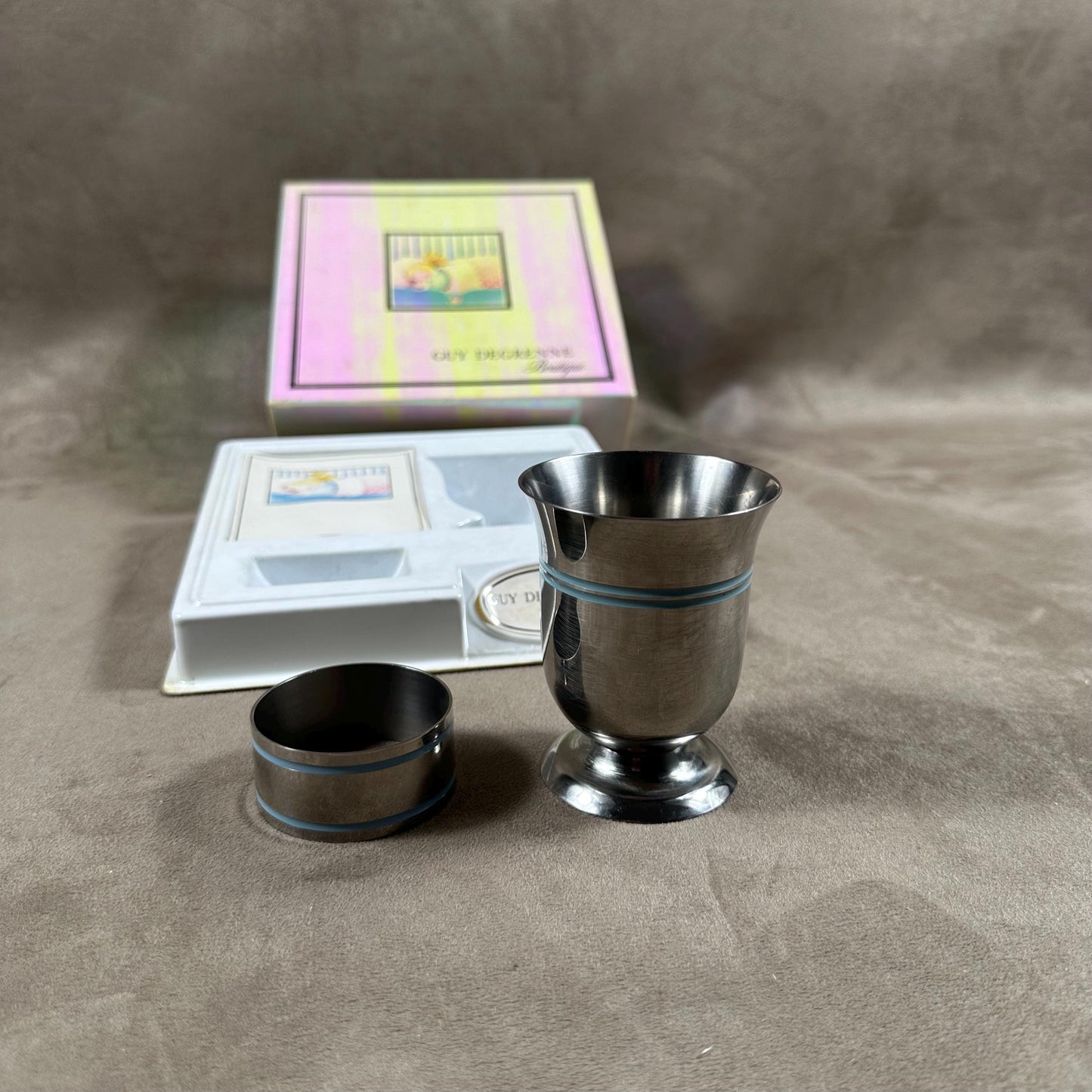 Set de baptême en écrin avec timbale et rond de serviette Guy Degrenne en Inox massif 18/10  Made in France 1970's